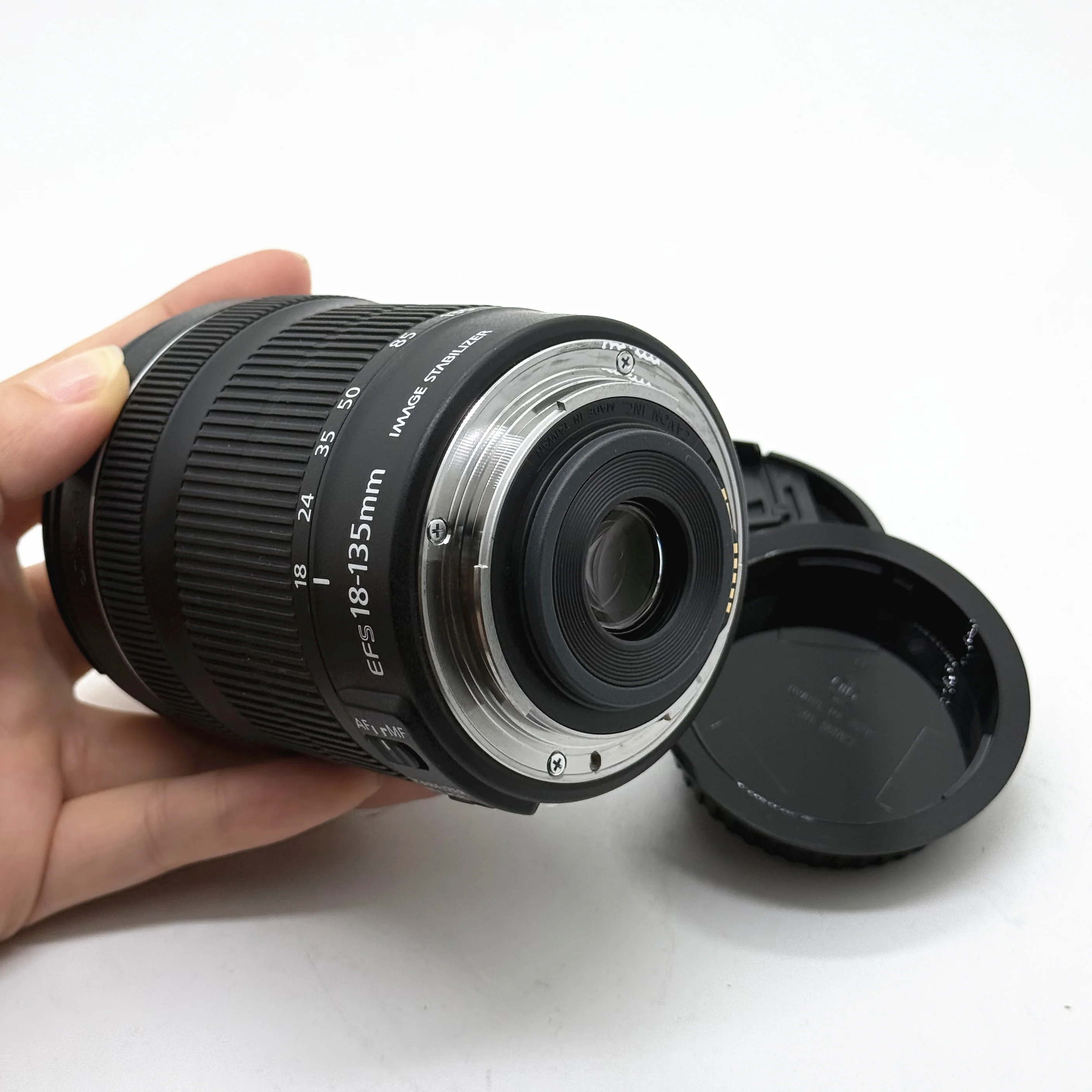 98% neuwertiges, originales EF-S 18-135mm f3.5-5.6 IS STM Weitwinkel-Telezoomobjektiv mit Bildstabilisierung (IS) für Canon 80D 77D 90D 600D 700D DSLR – Detail 4