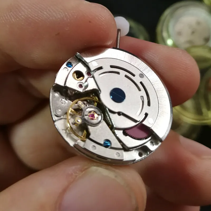 

Fully automatic mechanical movement 2813 three-pin with quick jump calendar 8205 8215 movement