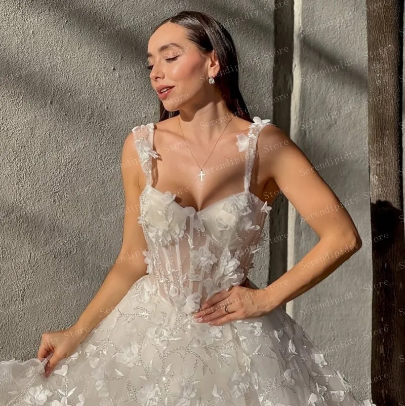 Рисунок 2 - Изысканное белое платье с цветочной