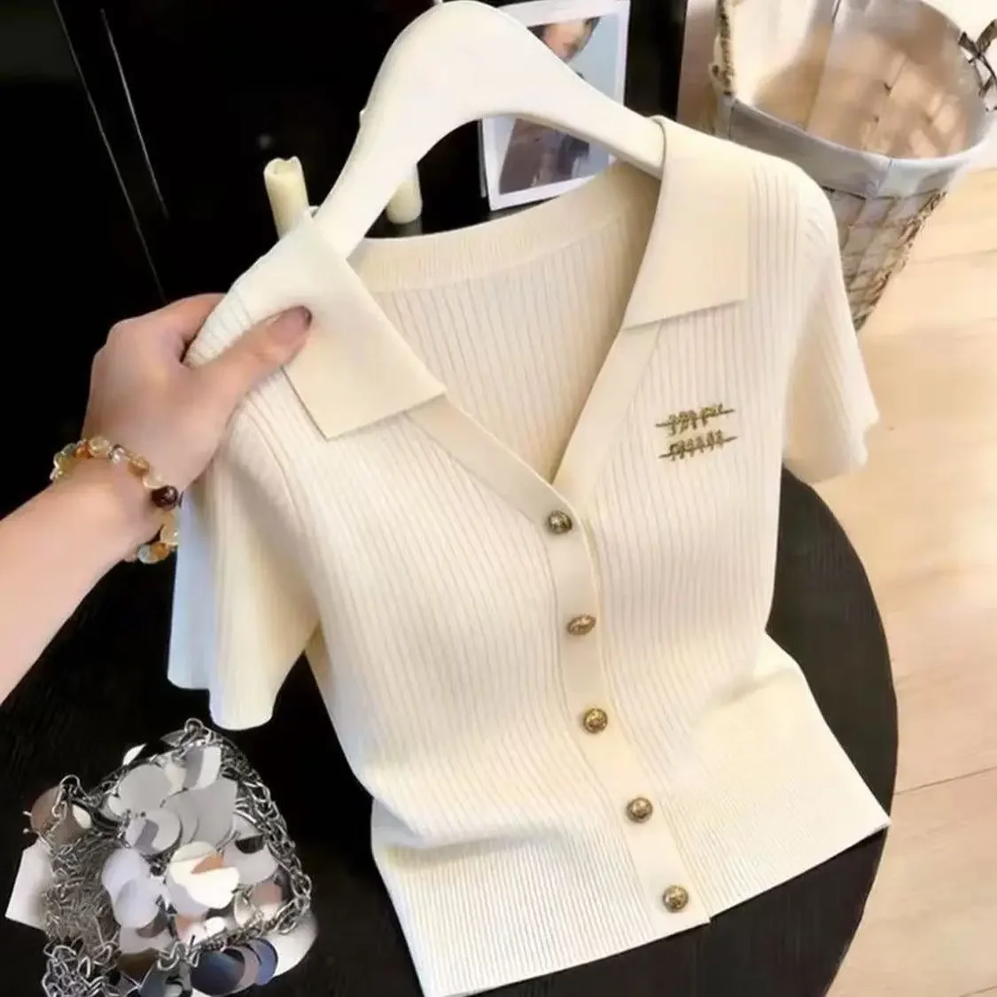 80-200 lbs Passend für Ice Silk Gestreiftes Poloshirt Damen Sommer Slim Fit T-Shirt Goldbesticktes Ein-Knopf-Oberteil Stylische Strickware – Detail 13