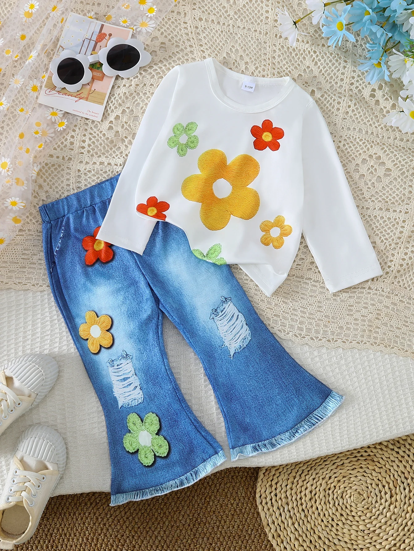 Blumendekorationsset für Kinder, frischer, lustiger Stil, langärmliges Oberteil mit 3D-Blumen-Schlaghose und Loch-Aufkleber-Design – Detail 1