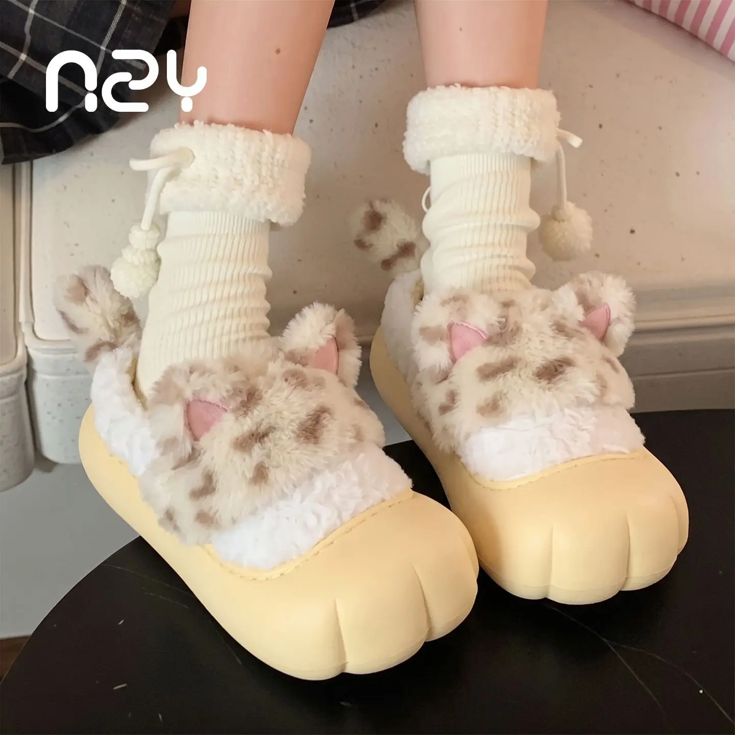 New Warm Fluffy House Slippers Cat Paw Design Dark Leopard Spotted Furry Upper Closed Back Thick Waterproof Sole Winter Footwear
