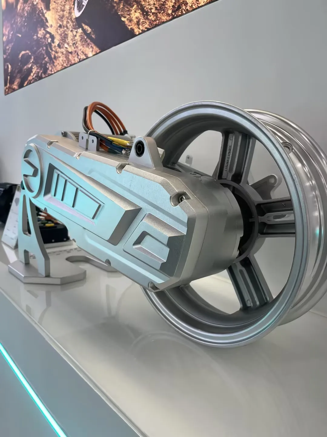 138 4000W Mid Drive Motorcycle Kit With 72v 400A Brushless DC Motor Waterproof Motor Controller