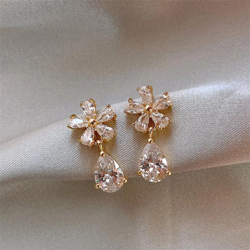 Sweet Women\'s Wear Earrings Sales Crystal Flowers Autumn And Winter Temperament Small And Luxury Design Earrings And Earrings