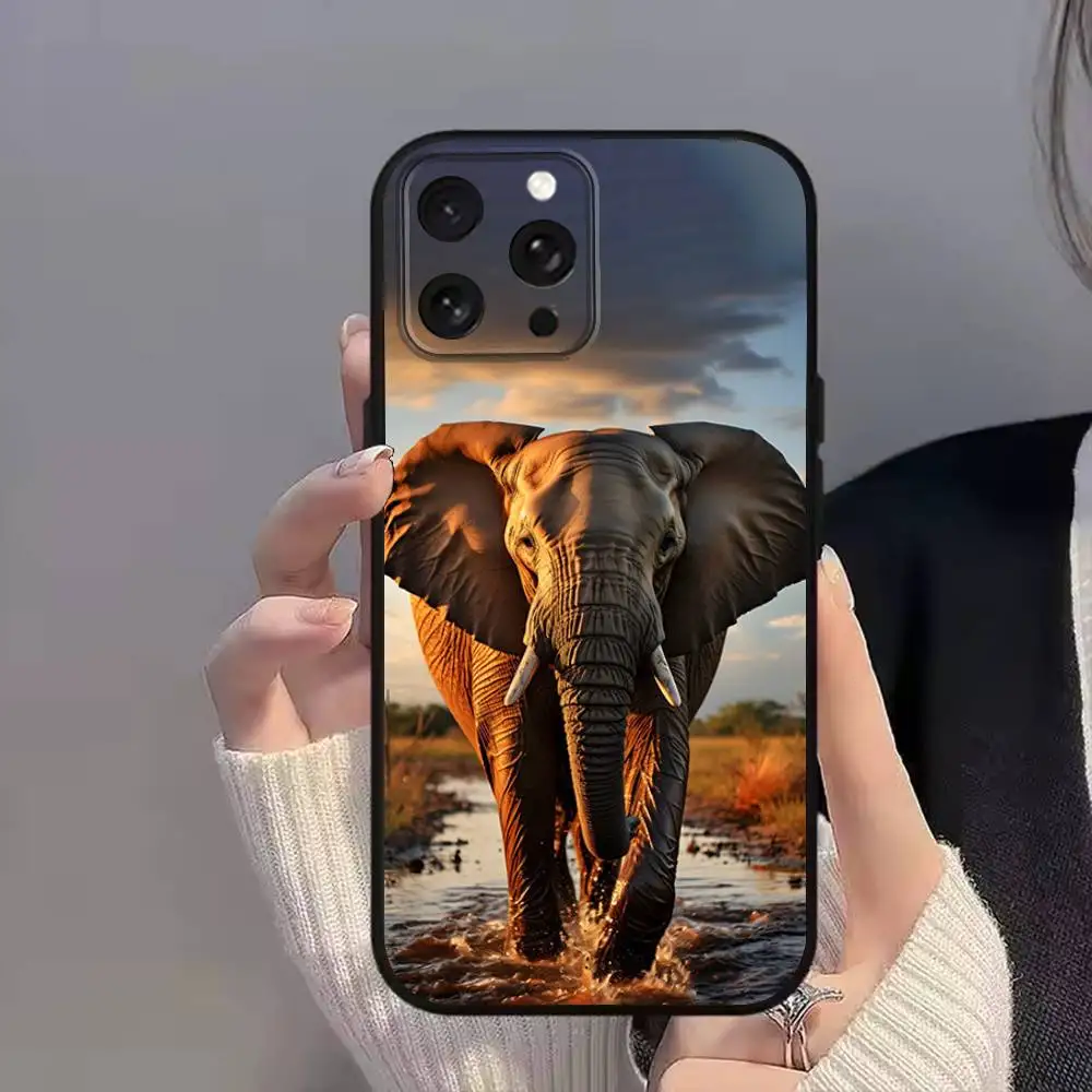 Enorme funda de teléfono con estampado completo de elefantes A-Animal para iPhone 11,12,15,16,17,13,14,Pro,Max,Plus,E,Mini,Air,SE4, funda suave negra