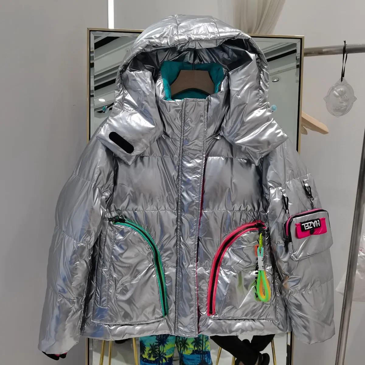 Ropa de calle, abrigo de plumón de pato blanco para mujer, Chaqueta corta holgada brillante con capucha, Parka de plumas, prendas de vestir cálidas