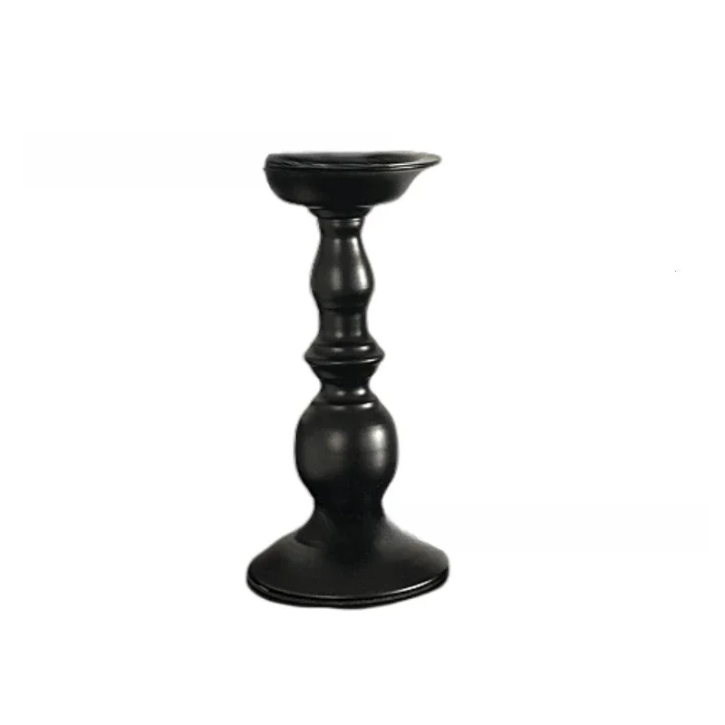 

Black retro wrought iron, scented candles, table lamps, wedding ornaments