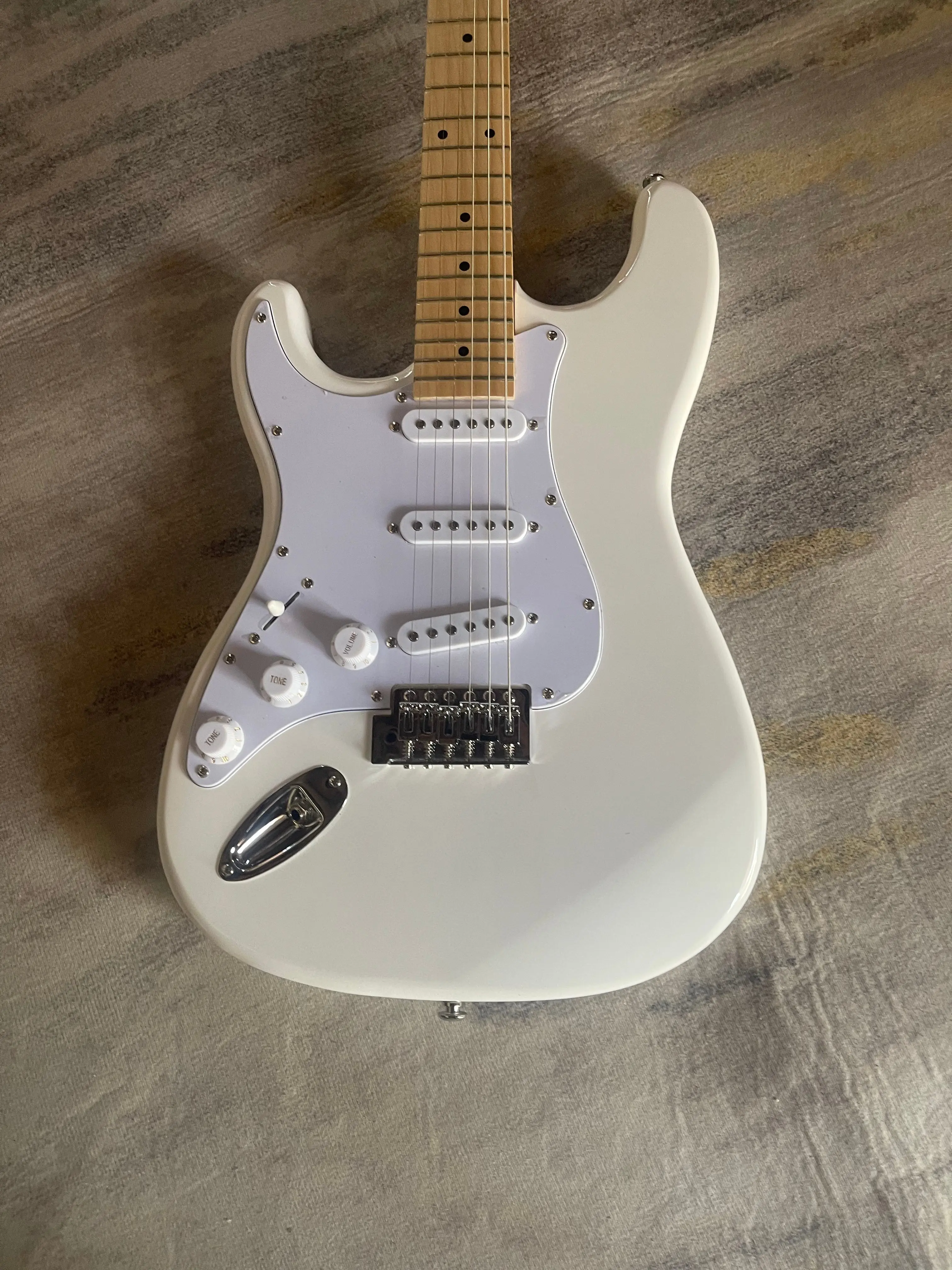 Left Hand Pure White STSS Shape Beginner Electric Guitar Maple Neck 3 Single Pickups Solid Wood Body Free Shipping SSS Pickups