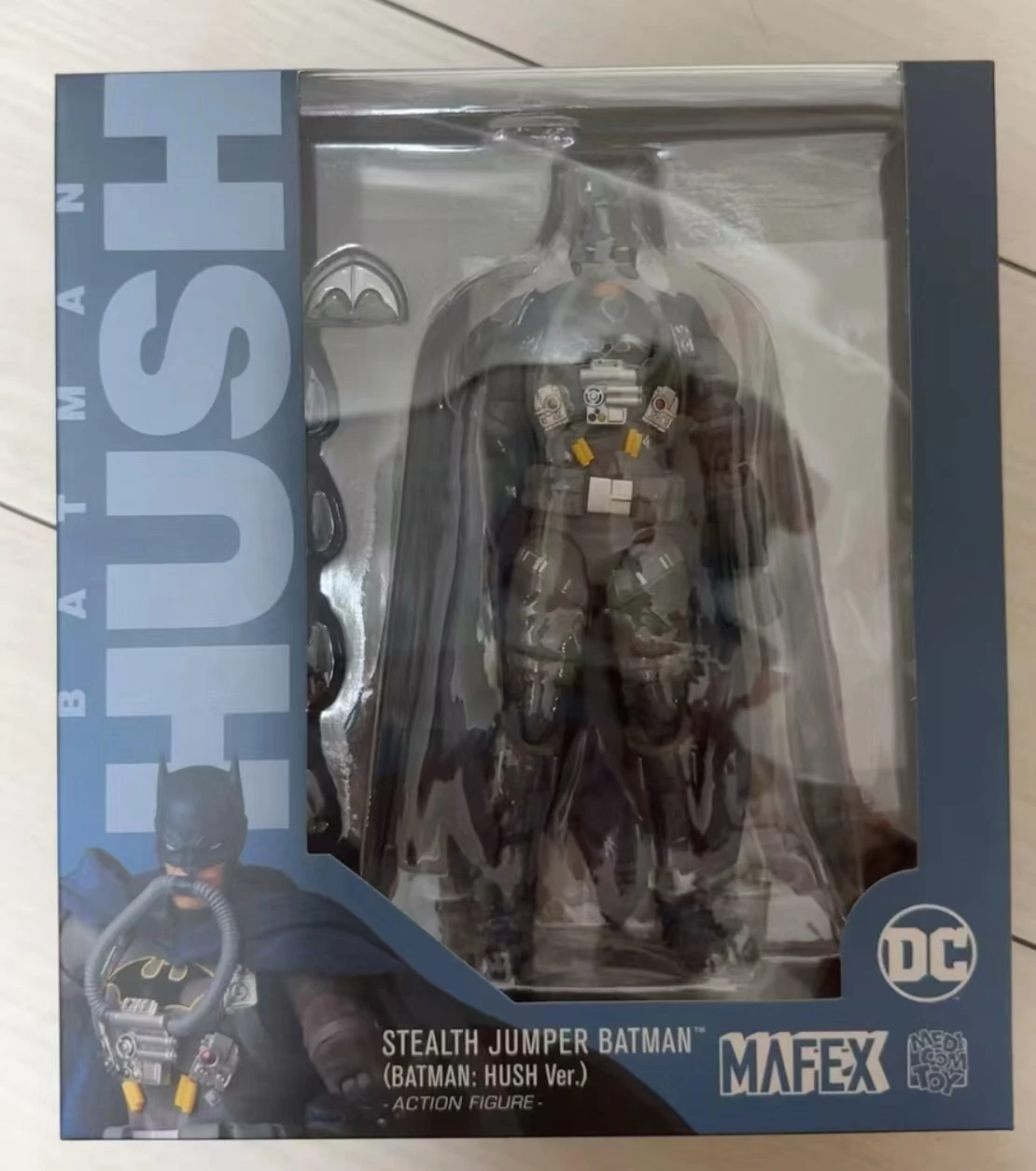 Original Genuine Medicom Toy Mafex Batman: Hush Batman Bruce Wayne Figure Anime Action Collectible