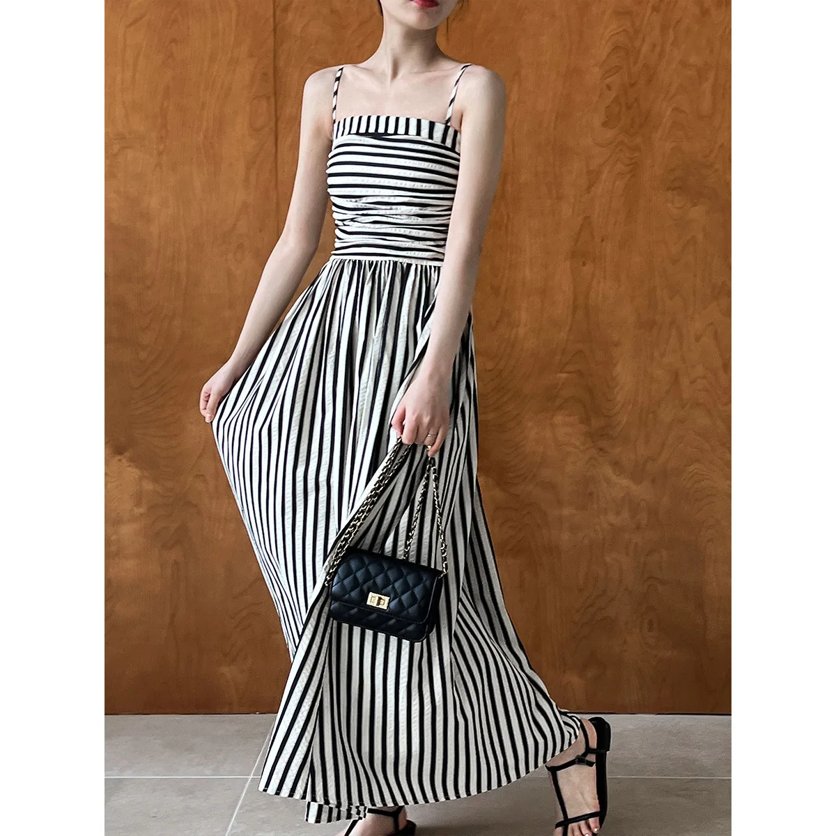 French striped tube top suspender dress for women, high-end off-shoulder pleated waist A-line long skirt for summer