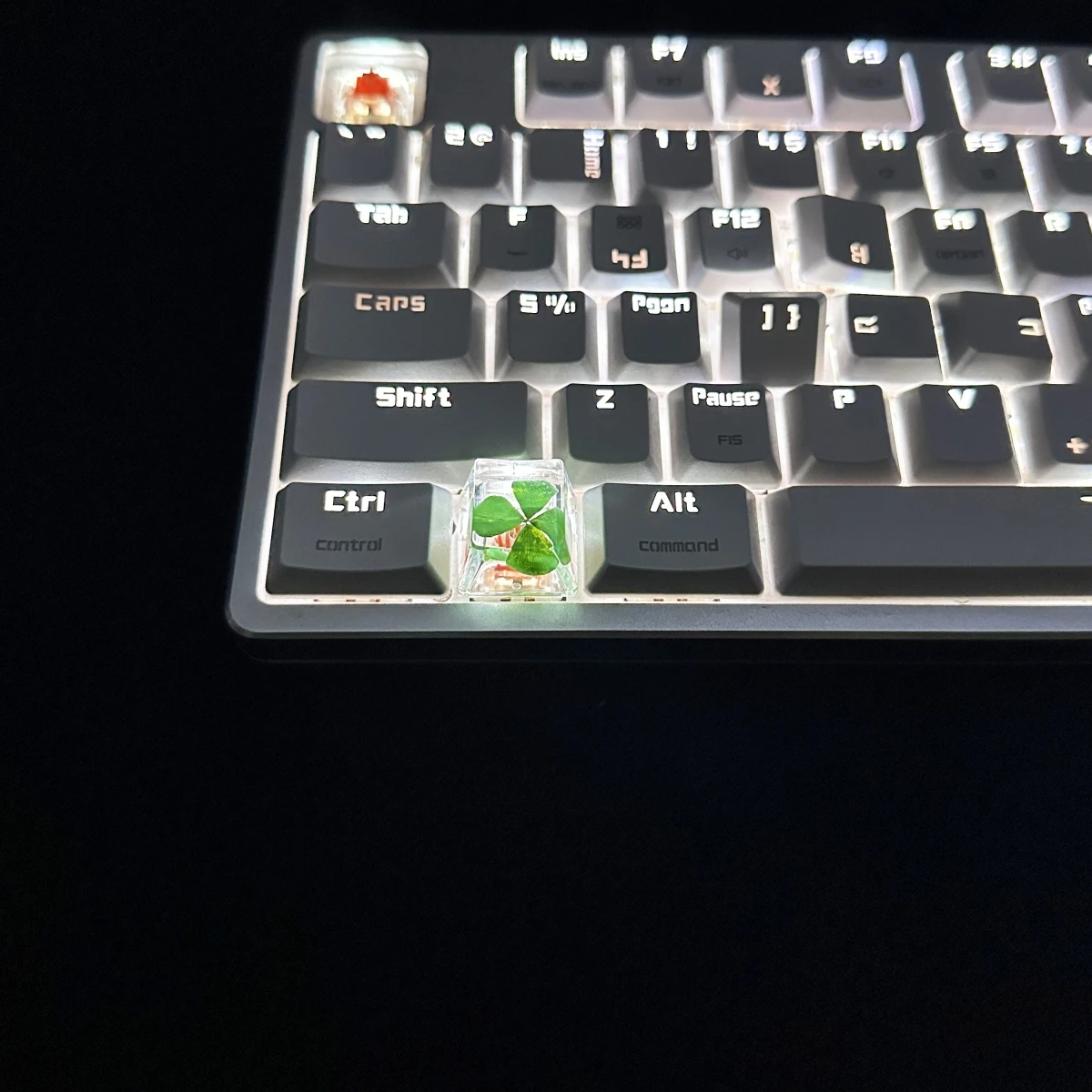 Kk-Cokio Original drop glue DIY resin high light four-leaf clover key cap True flower mechanical keyboard key cap 1pc