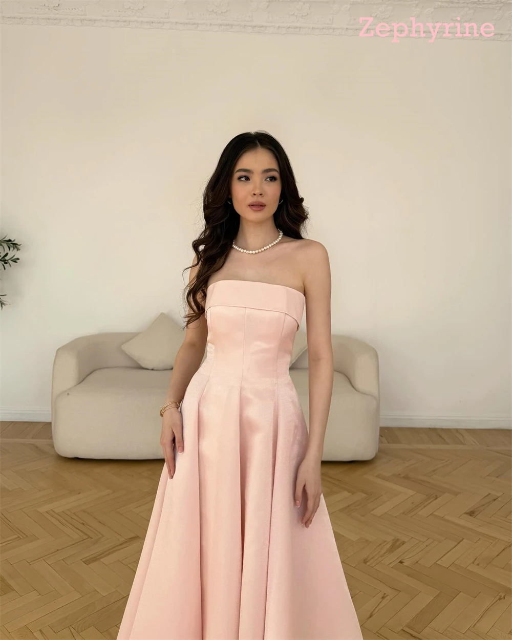 Op maat gemaakte sprankelende roze satijnen avondjurk Prachtige strapless mouwloze homecoming-jurken Luxe jurken voor speciale gelegenheden