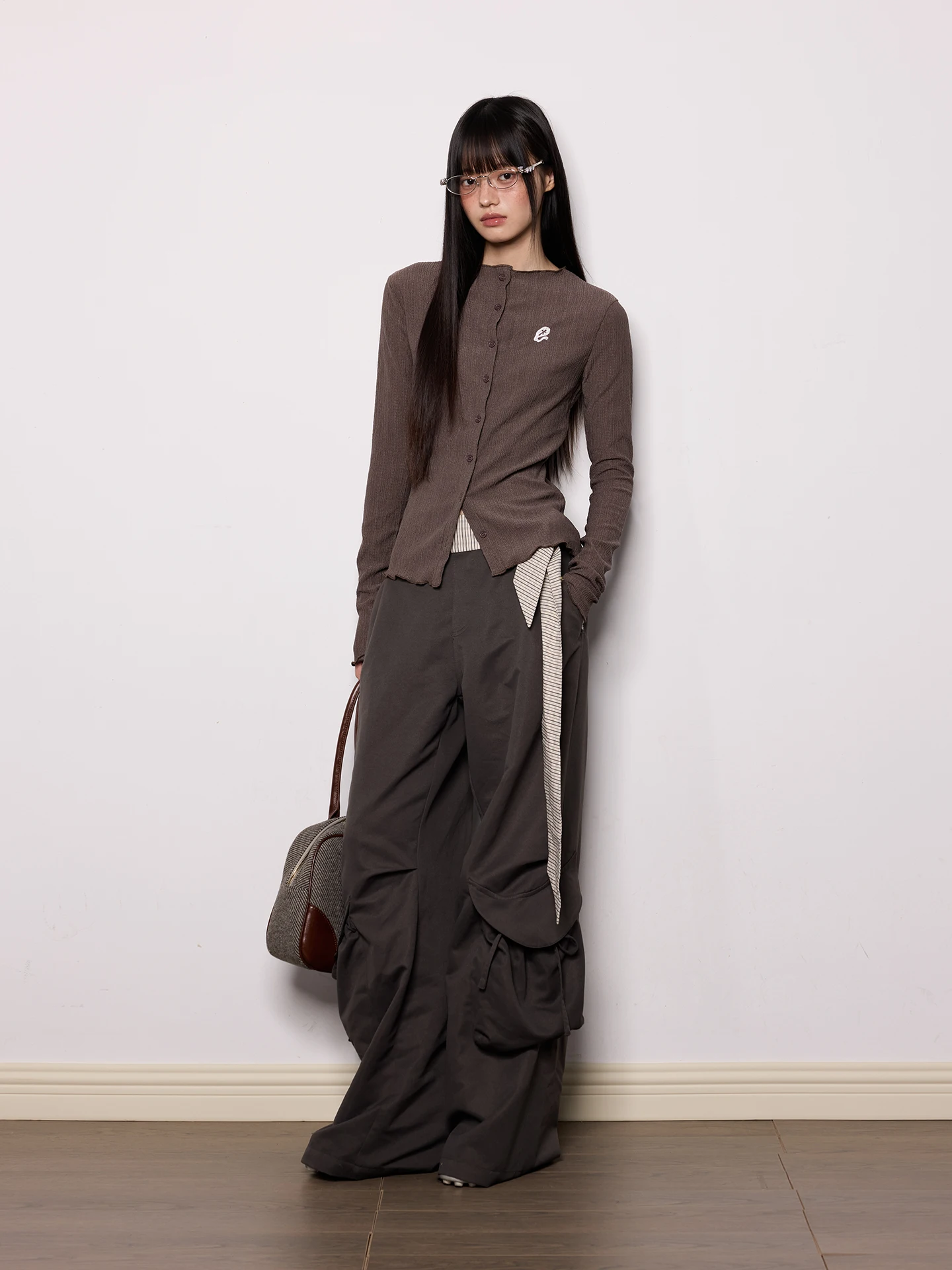 

EZEK с вышитым логотипом, облегающий повседневный женский летний легкий плиссированный открытый кардиган, дышащий, приятный для кожи, облегающий...