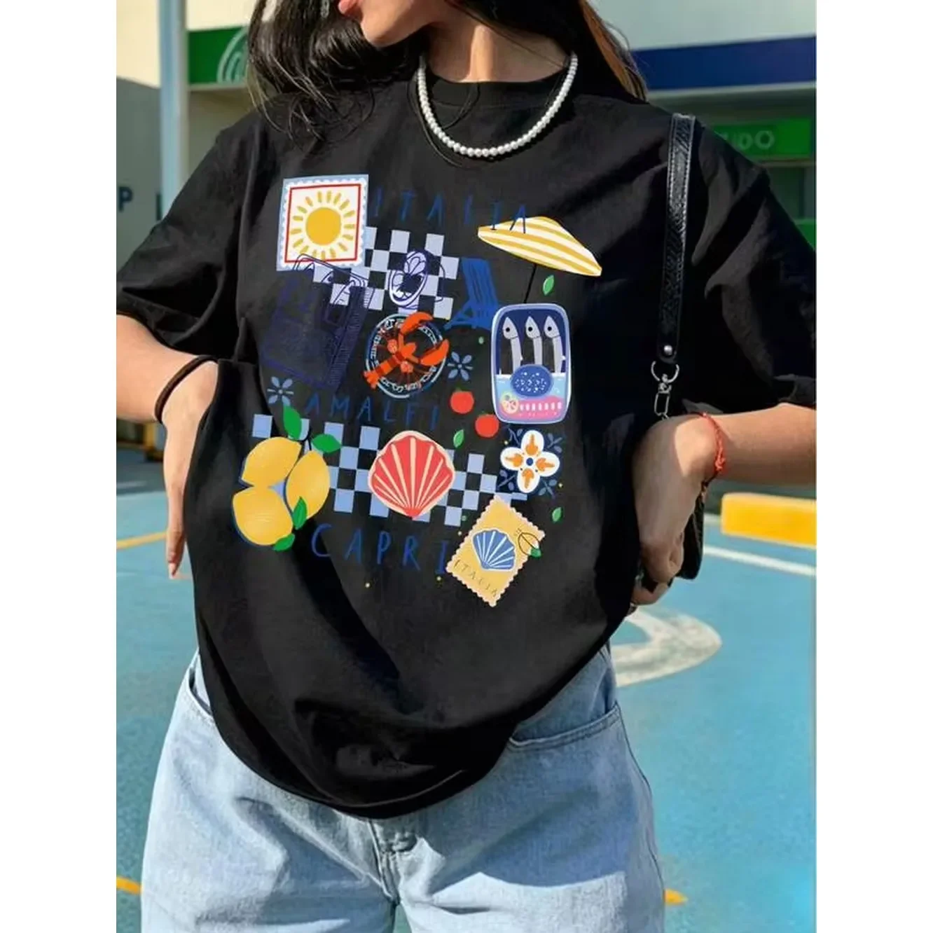 Women's European-style summer Amalfi Capri lemon print T-shirt, an Italian resort-style fashionable and casual top, suitable for the beach, holidays, and everyday wear, black.