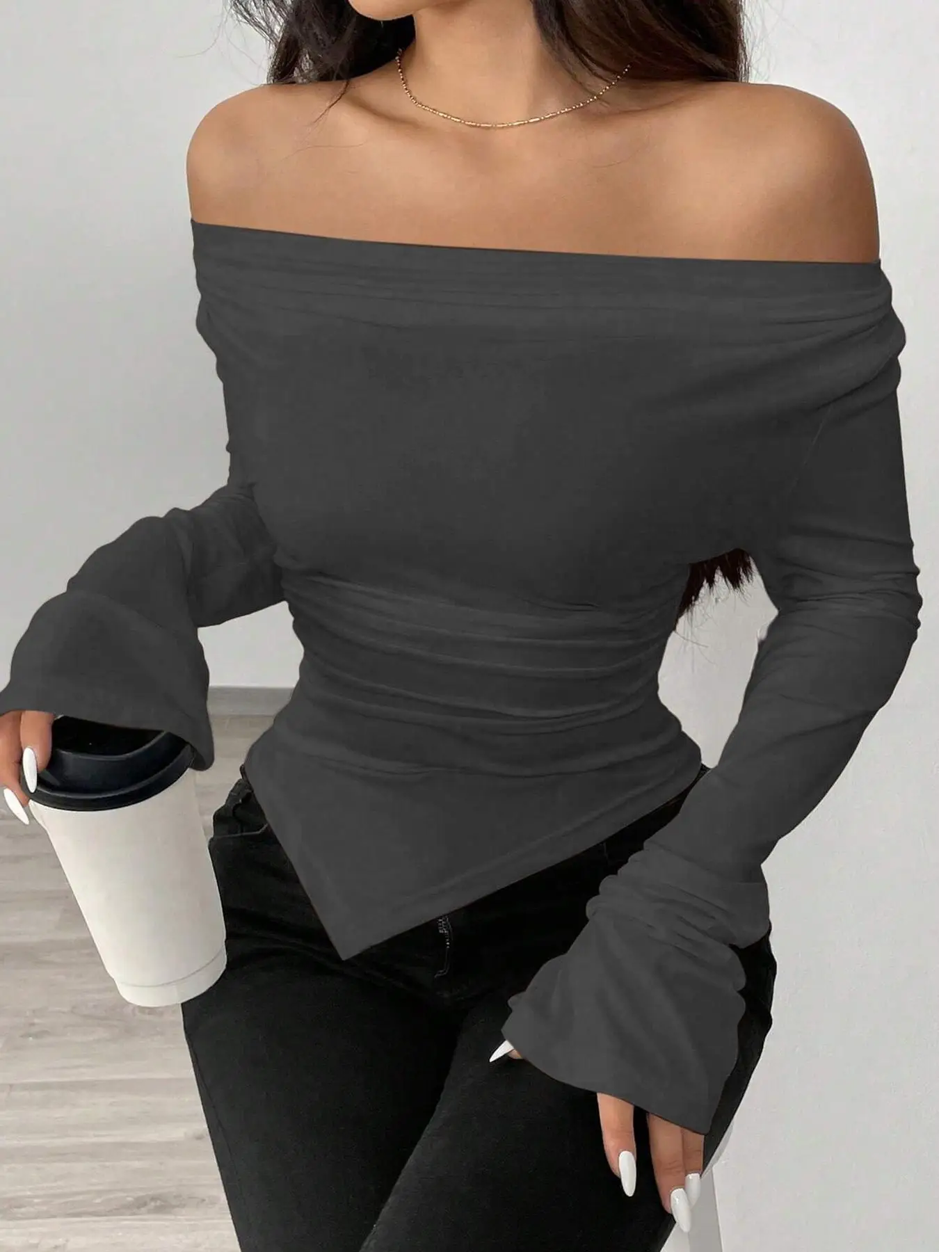 T-shirt en tricot à col asymétrique pour femmes, haut tendance décontracté, tissu extensible confortable, parfait pour un usage quotidien et des superpositions