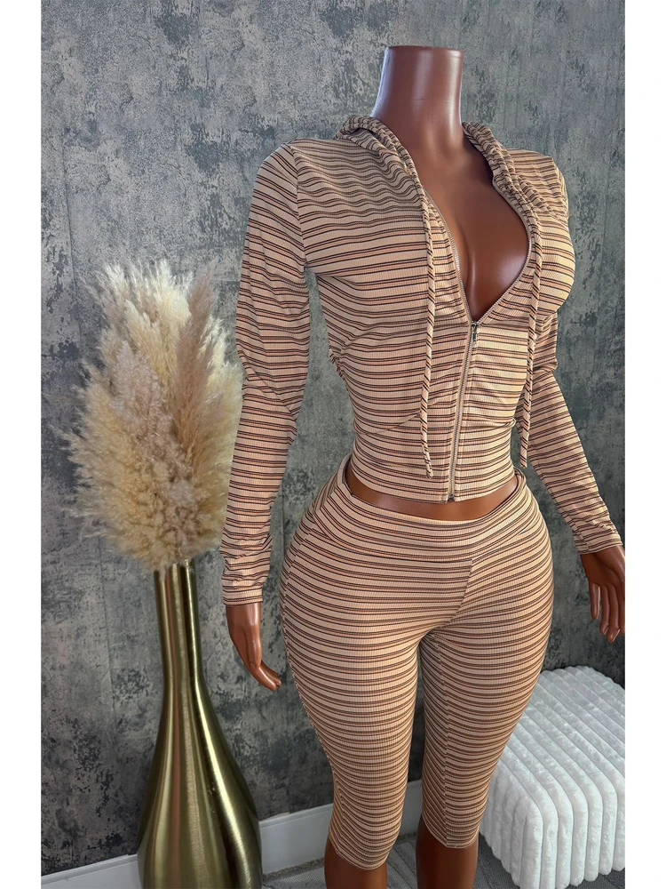 JENYAGE Gestreiftes Zweiteiler-Set für Damen, dehnbarer gerippter Hoodie mit Reißverschluss vorne, bauchfreies Top, hochtaillierte Biker-Shorts, figurbetonte Loungewear – Detail 9