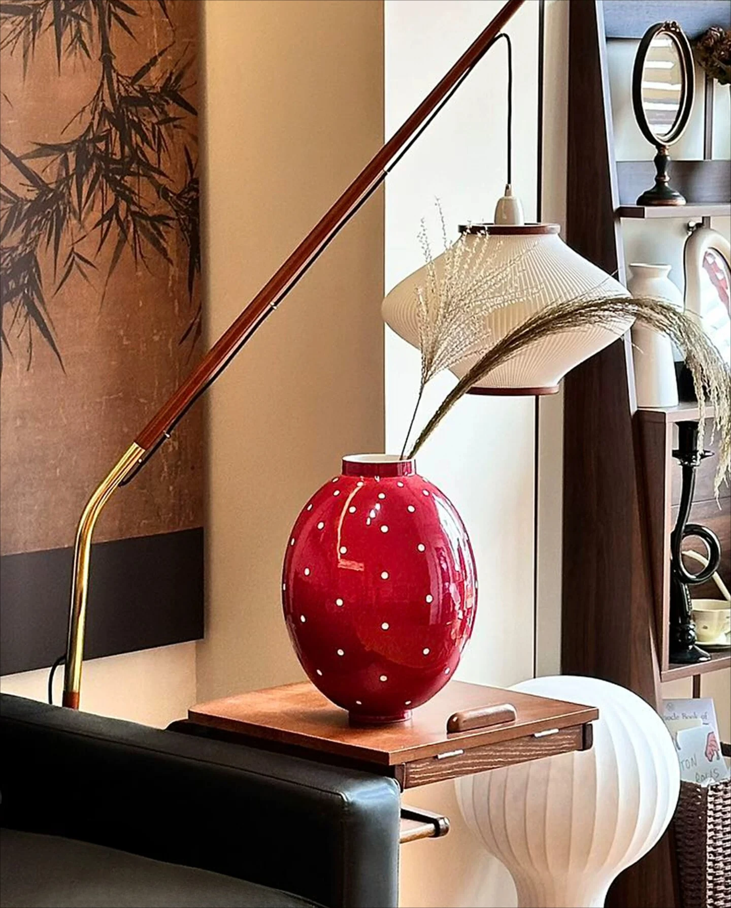 Luxury Red Art Ceramic Vase, High-End Flower Container Tabletop Ornament for Living Room Entryway Home Decor