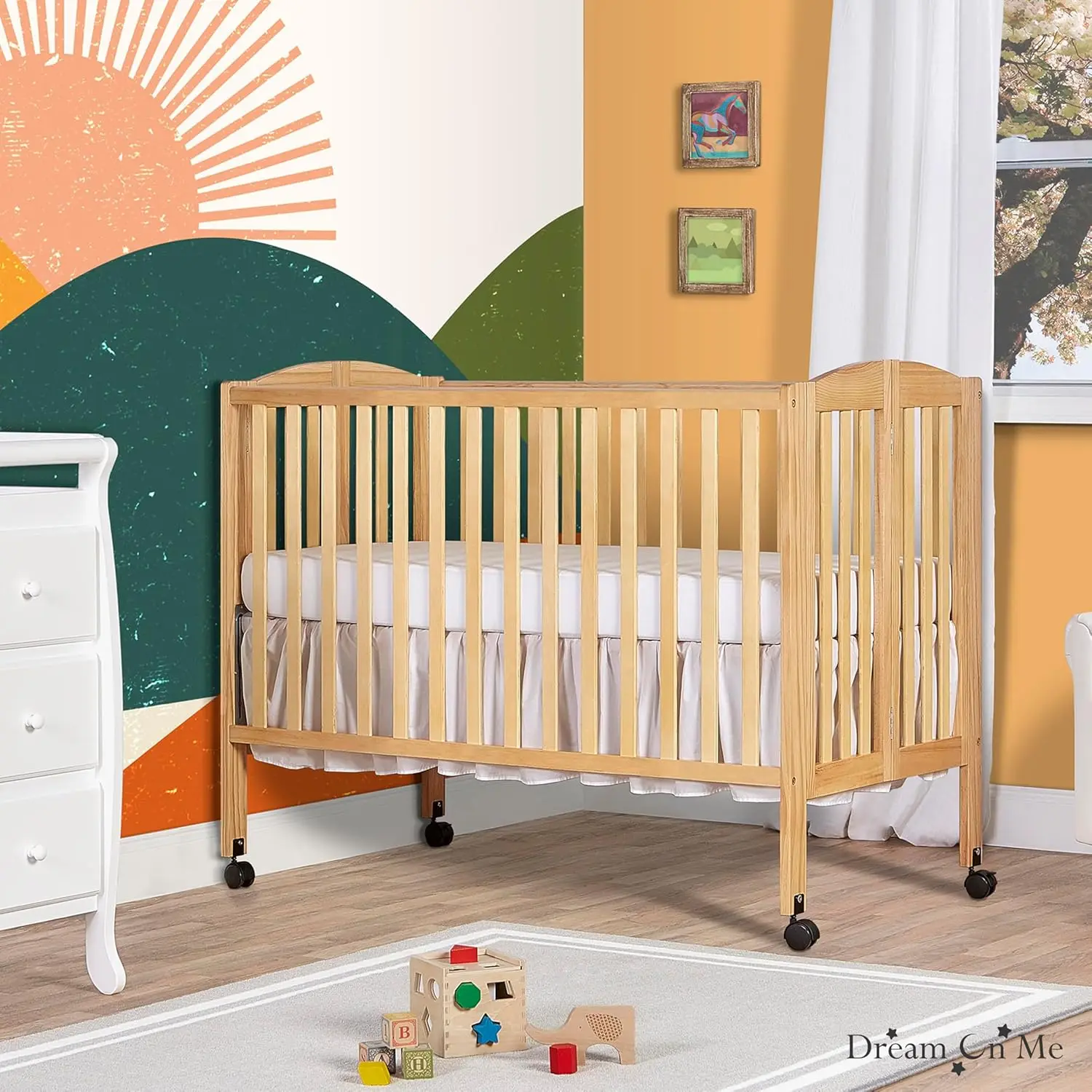 سرير أطفال قابل للطي 2 في 1 بالحجم الكامل، محمول مع نظام سريع الطي، ارتفاعات قابلة للتعديل، GREENGUARD Gold وJPMA معتمد