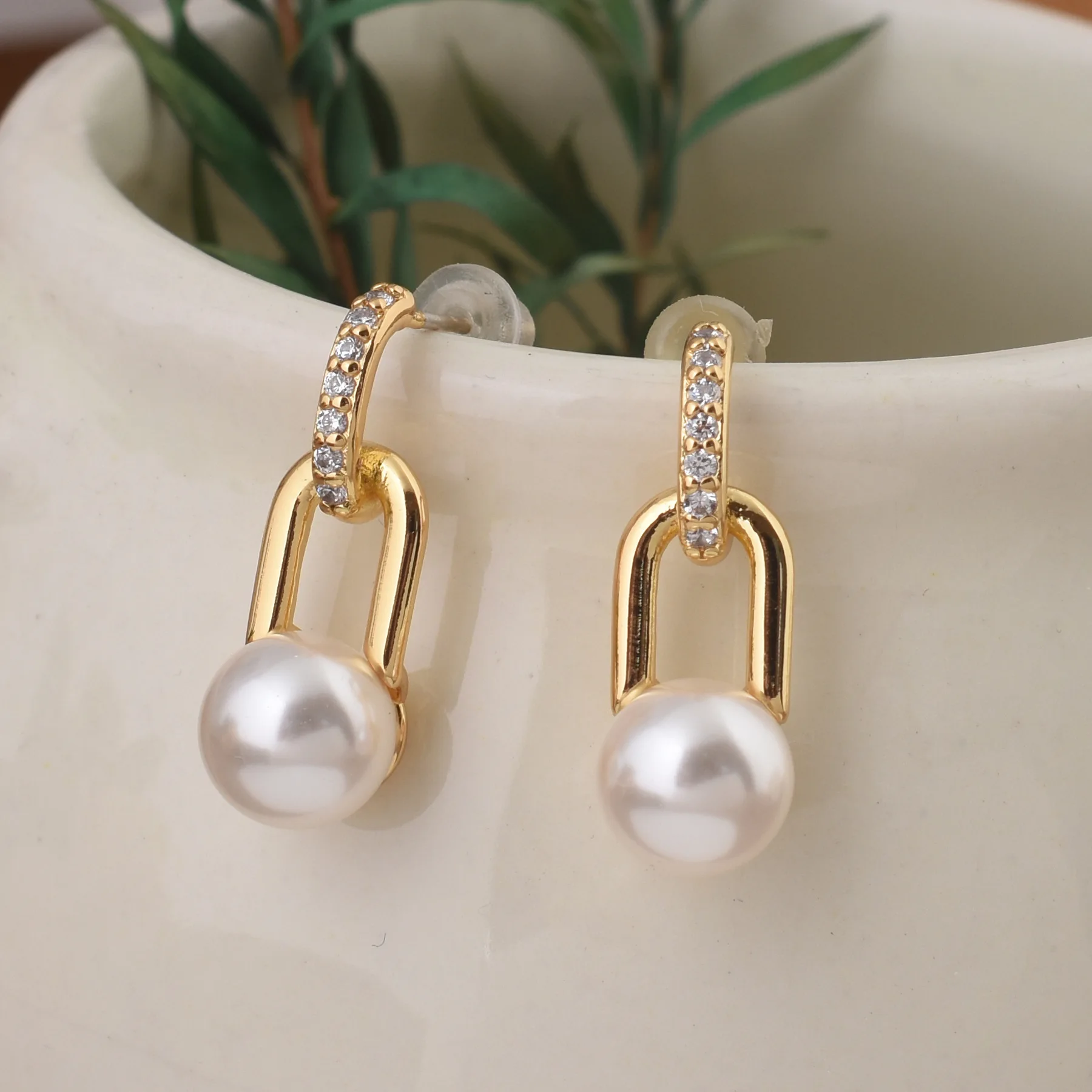 

Luxury Pearl Earrings Temperament Retro Super Sparkling Ear Jewelry Women's Accessories High Quality Personalized Item Hot Girl