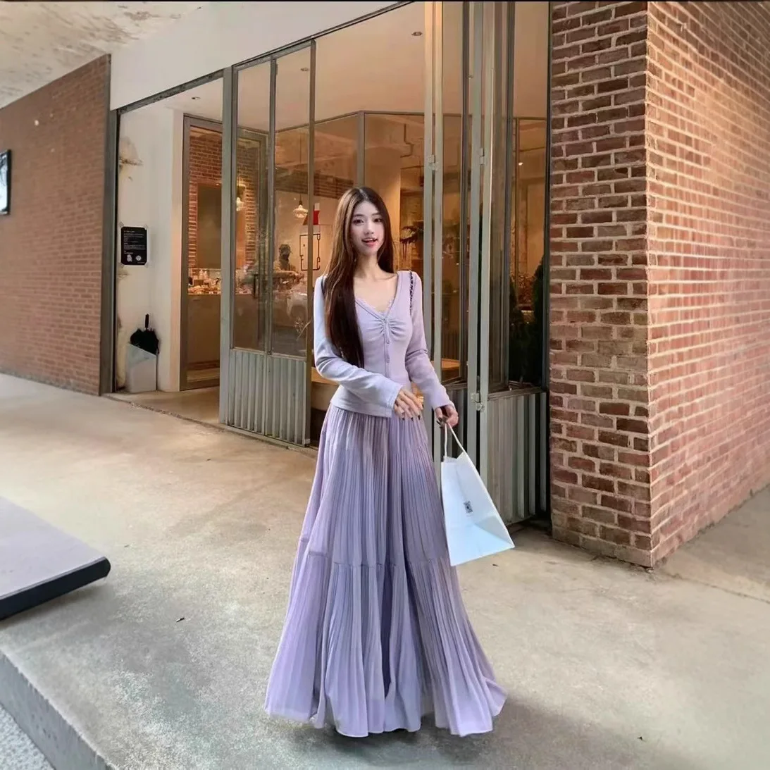 

Chiffon pleated skirt for women in summer 2025, new high waisted and slimming A-line umbrella skirt, large swing long skirt