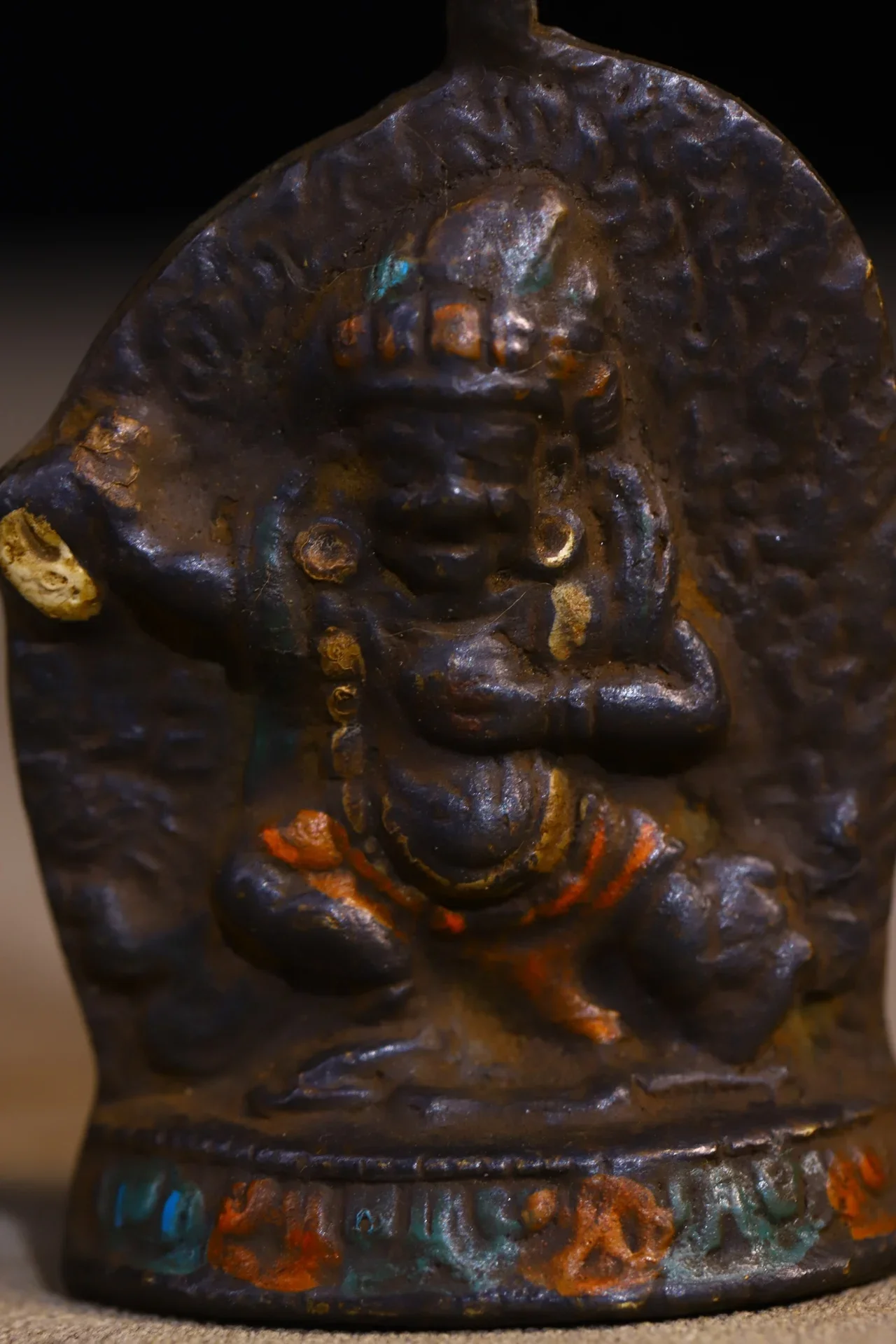

2"Tibetan Temple Collection Old Bronze Cinnabar Painted Vajrapani Bodhisattva Buddha Card Six Word Proverbs Pendant Amulet