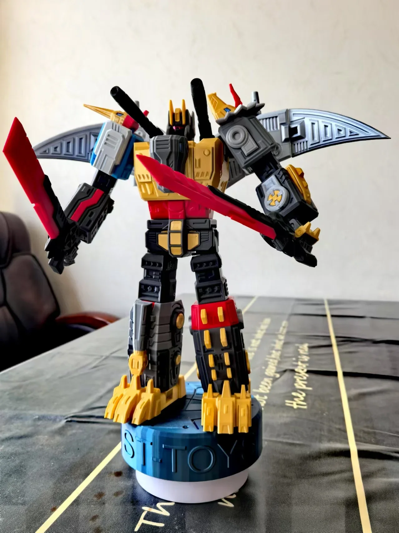 Autobot G1 Anime Character Shura King 3D Printed Multi-joint Movable Model (magnetic Luminous Eyes)