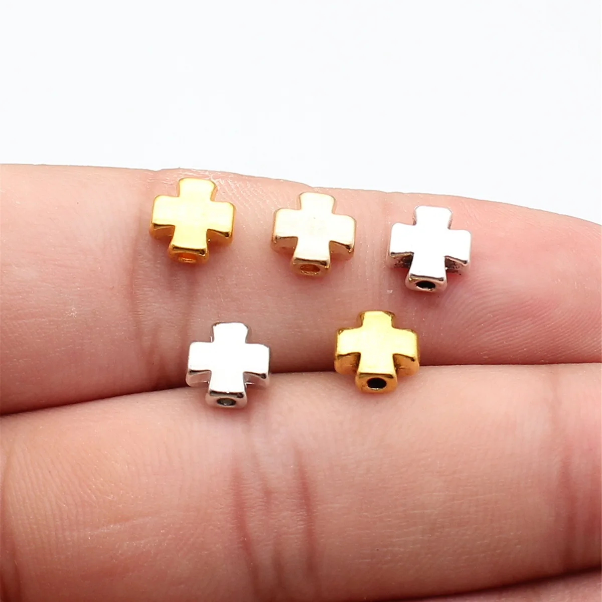 WYSIWYG 20 szt. 8x8mm 5 Kolorów Modne Zawieszki Krzyżyki Koraliki do Wyrobu Biżuterii DIY Elementy do Biżuterii