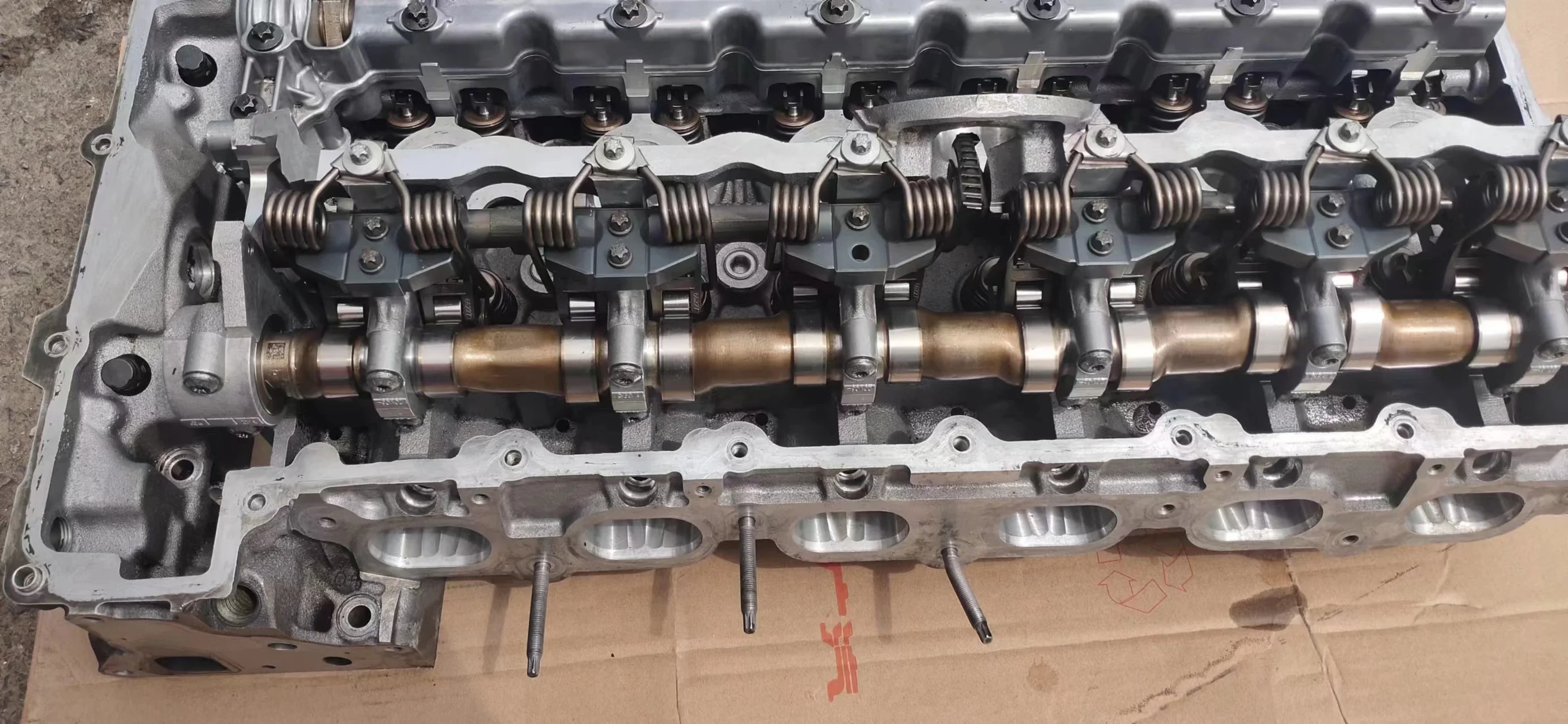 Engine Cylinder Head 11127591617 1112 7591 617 with Bolt for  N52 B30 2009 2010 2011