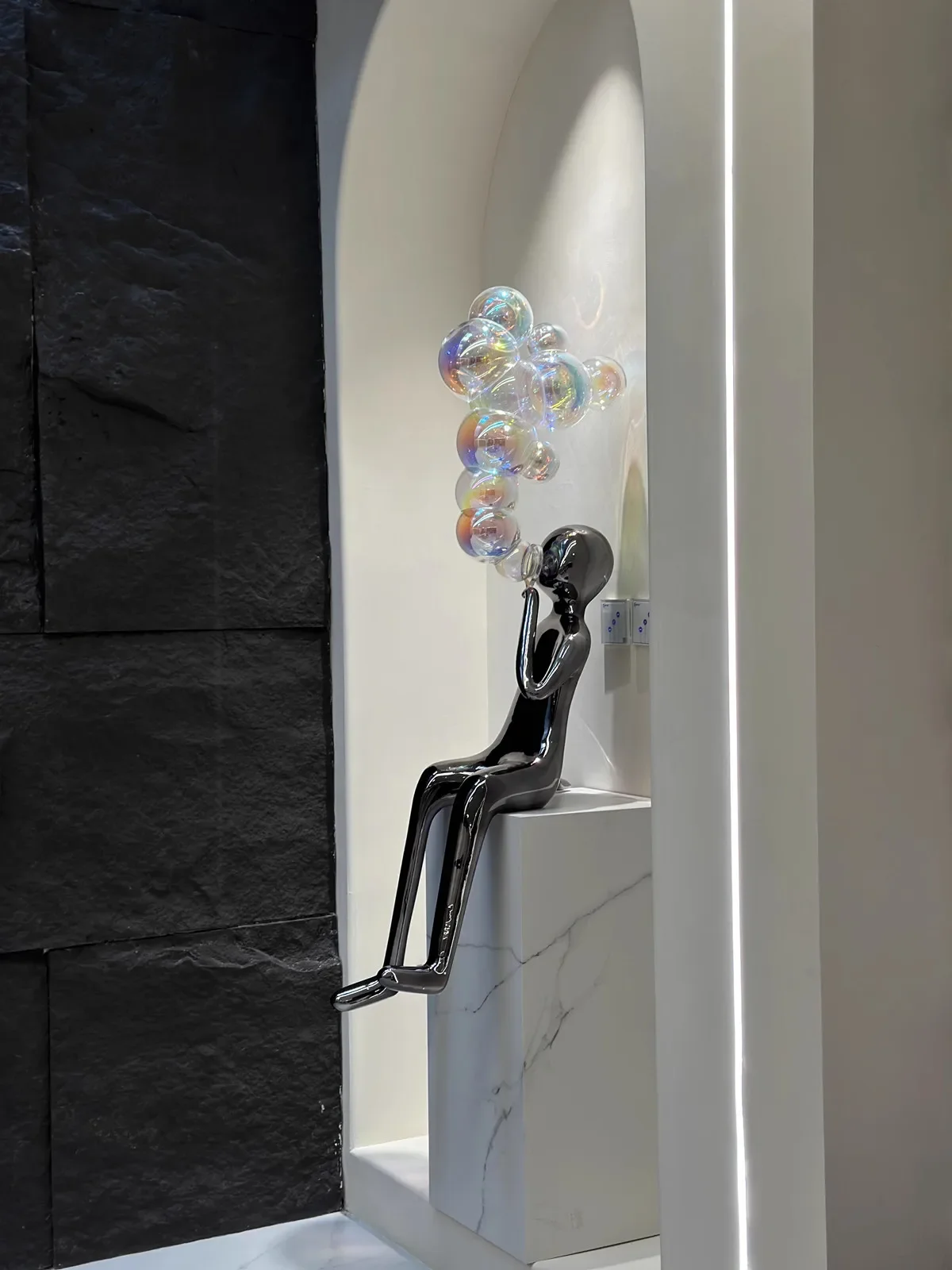 Modern Abstract Landing Figures Blowing Bubble Sculpture Cartoon Sales Office Lobby Light Luxury Soft Decoration Art