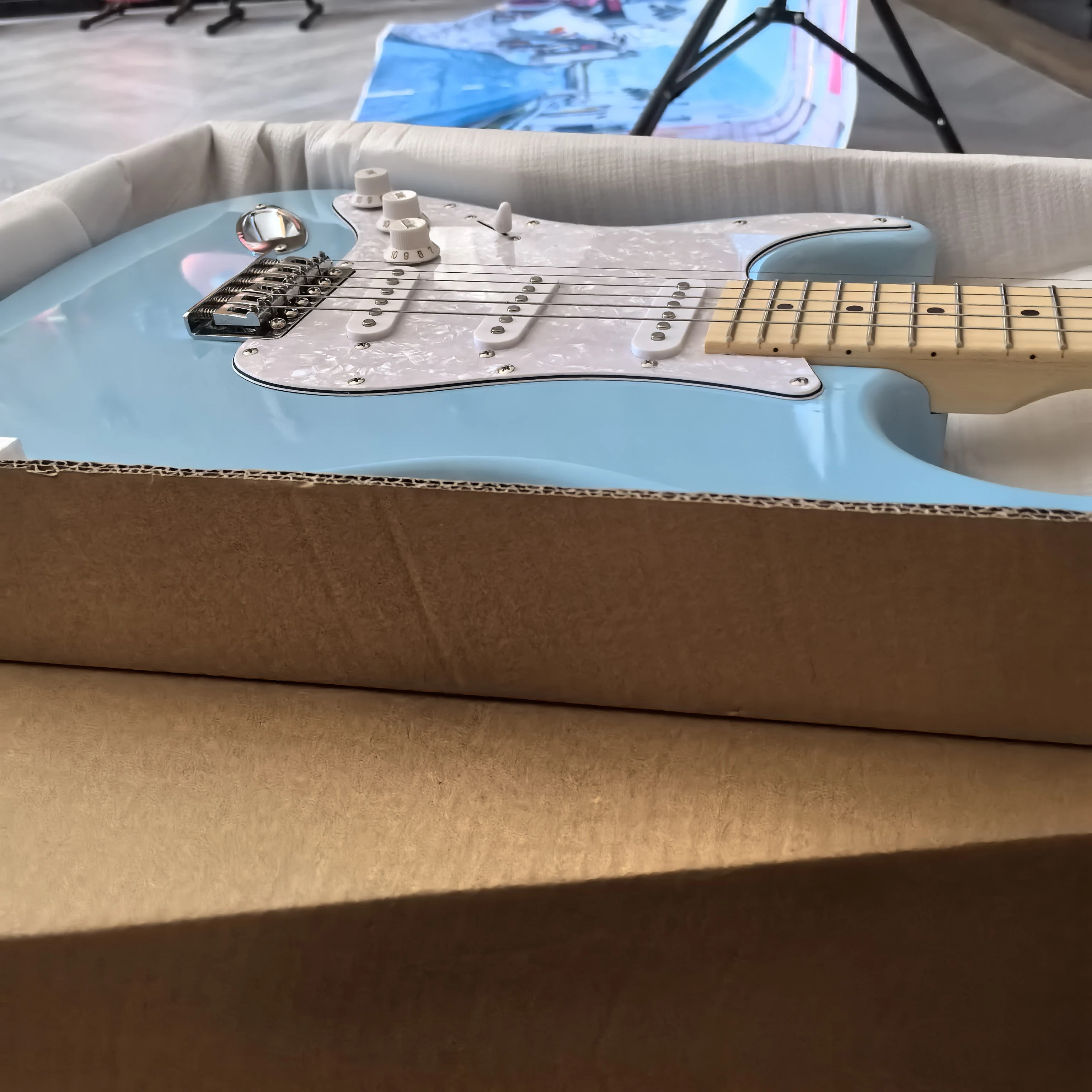 

Today's event: left hand 6 string birch electric guitar, customizable, 1 in stock, direct sale from the manufacturer.