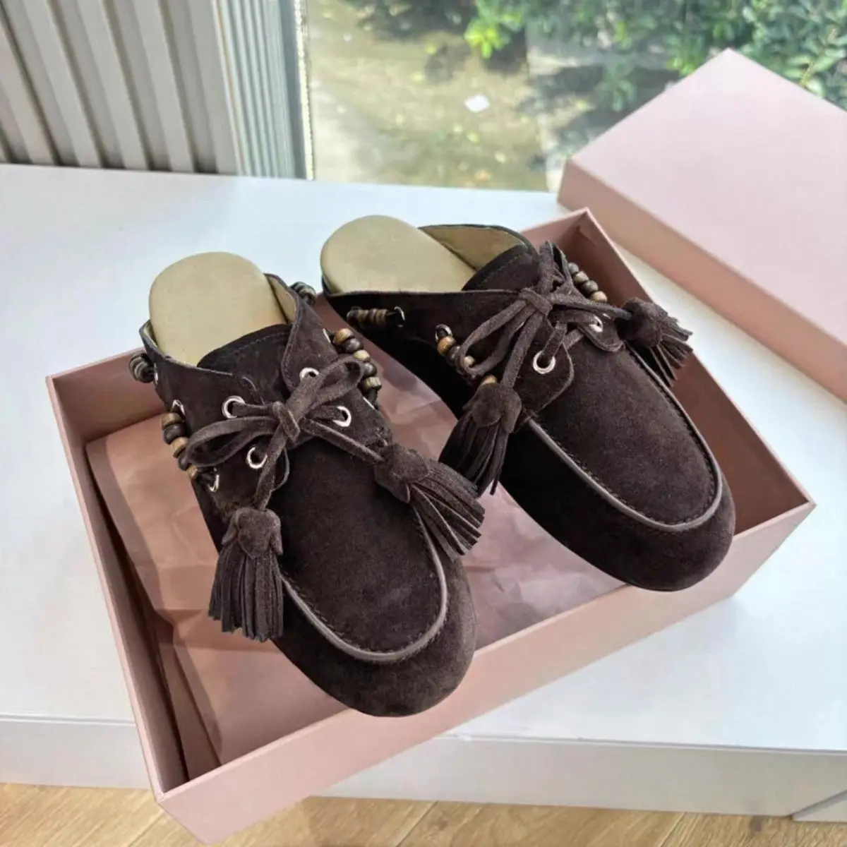 

2025 Autumn New Top Version Retro Suede Tassel Beaded Toe-Cover Half Slides for Women, Slip-On Flat Mules