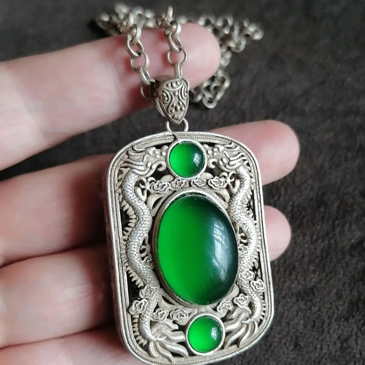 Asian tibet silver copper doule dragon green jade Statue pendant and necklace