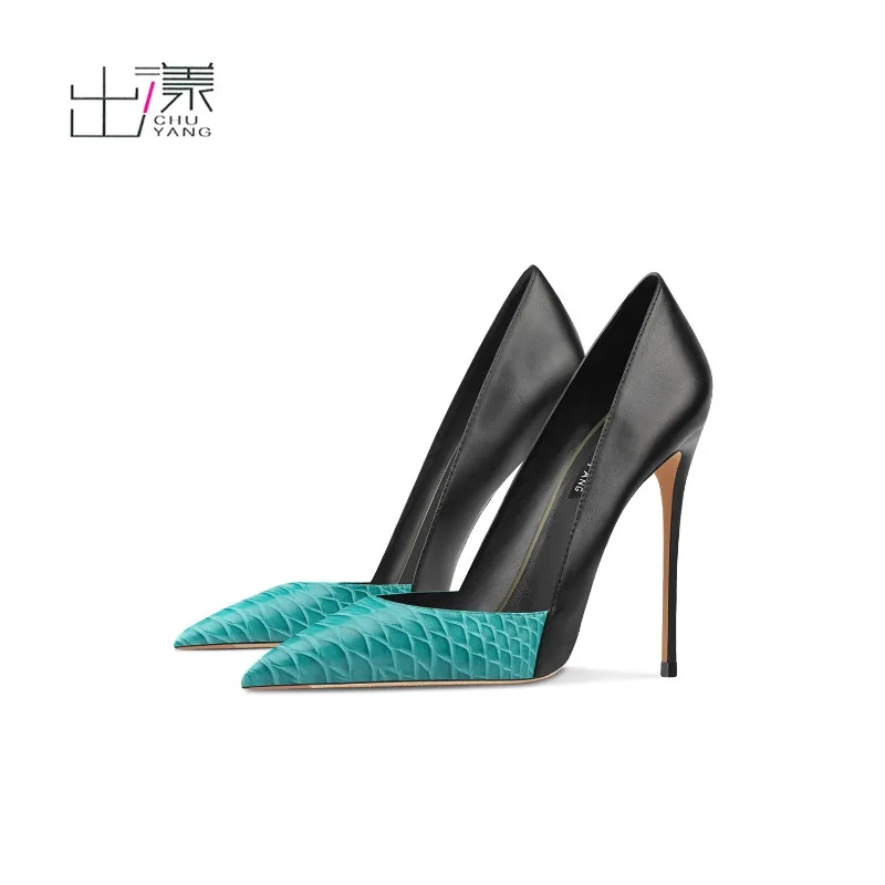 

Новые стильные туфли на высоком каблуке с принтом под змею (синий и черный), тонкий каблук, заостренный носок, неглубокий вырез, сексуальные и универсальные.