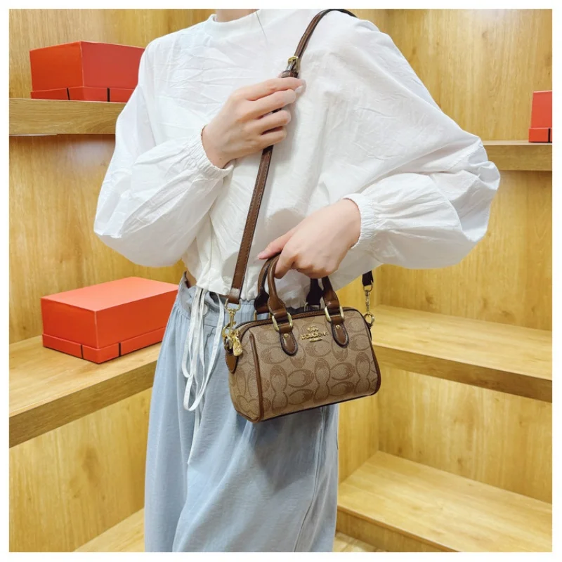High Quality Women's PU Bag with Large Capacity Shoulder Bag Mobile Phone Bag Casual Crossbody Casual Simple Vintage Bag Purses image 4