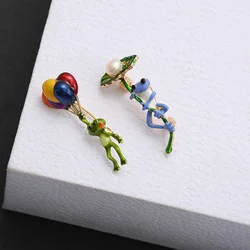 Classic Enamel Frog Umbrella Brooch For Women Men Fashion Vintage Creative Badges Accessories Unisex Clothing Bag Buckle Pins