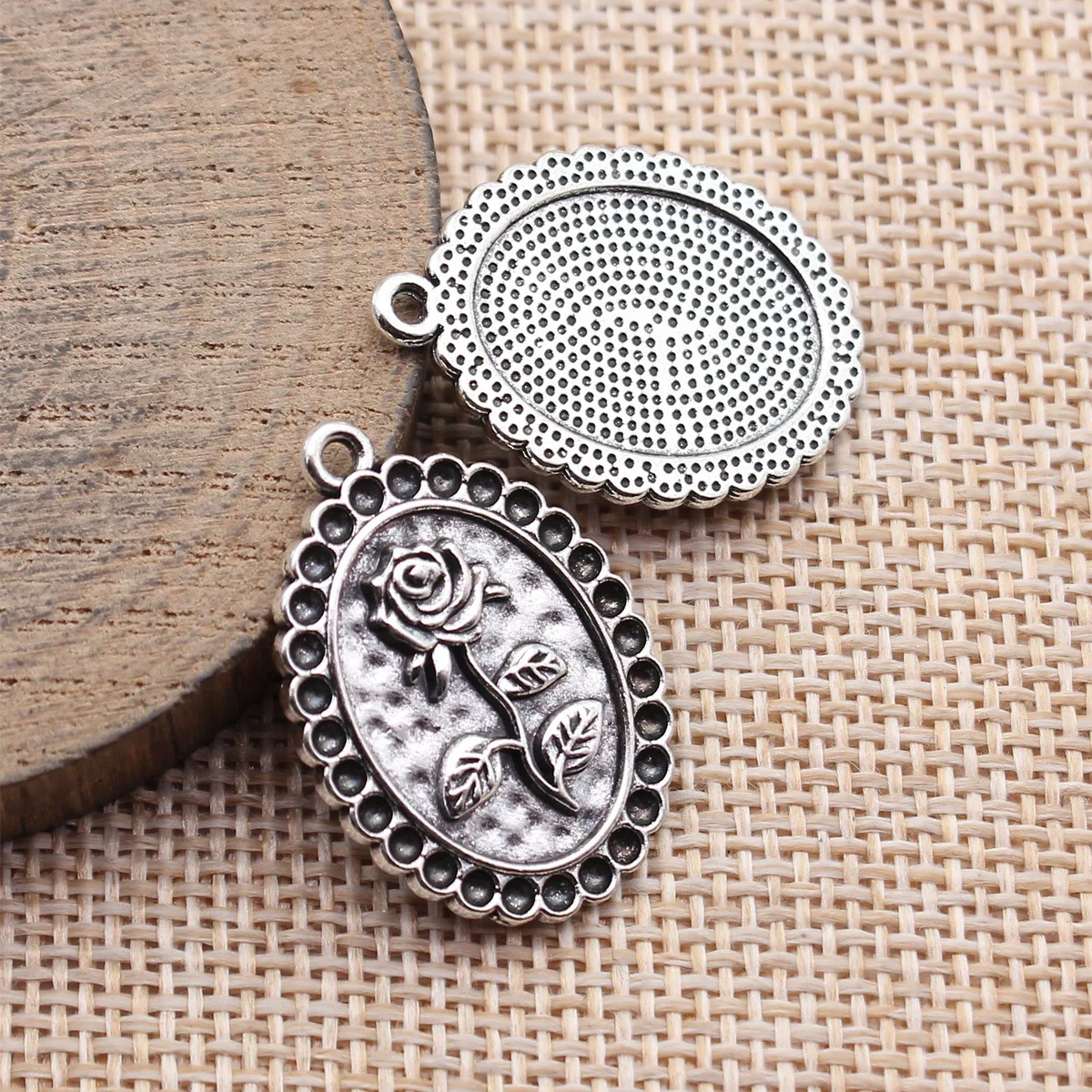 

20pcs 28x20mm(1.1x0.79inch) Antique Silver Color Oval Rose Charms Pendants DIY Jewelry Making Accessories