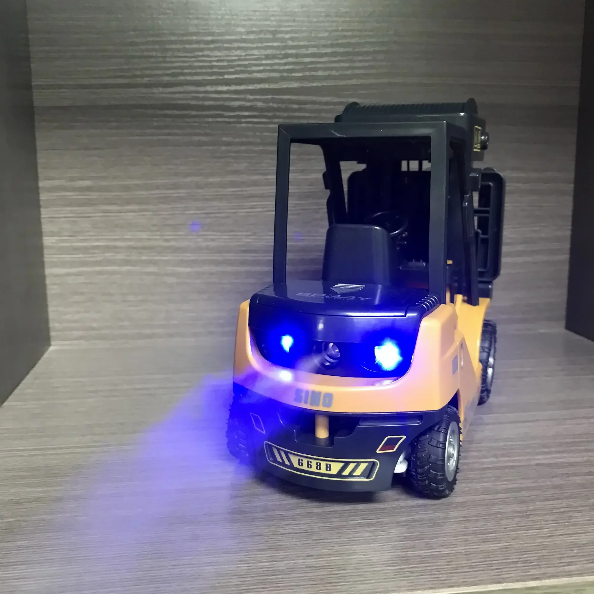 RC Forklift Trucks Remote Control Cars Light Spray Toys for Boys Cranes Liftable Tractor Car Electric Vehicle Christmas Gifts