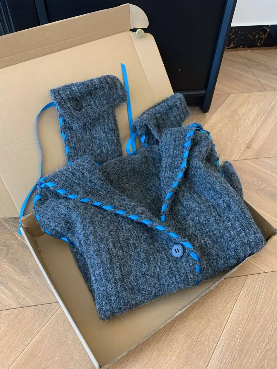 خريف جديد النمط الأمريكي تصميم الشريط كبير التلبيب رمادي غامق سترة مشغولة من الصوف المرأة فضفاضة التخسيس سترة رمادية فاتحة