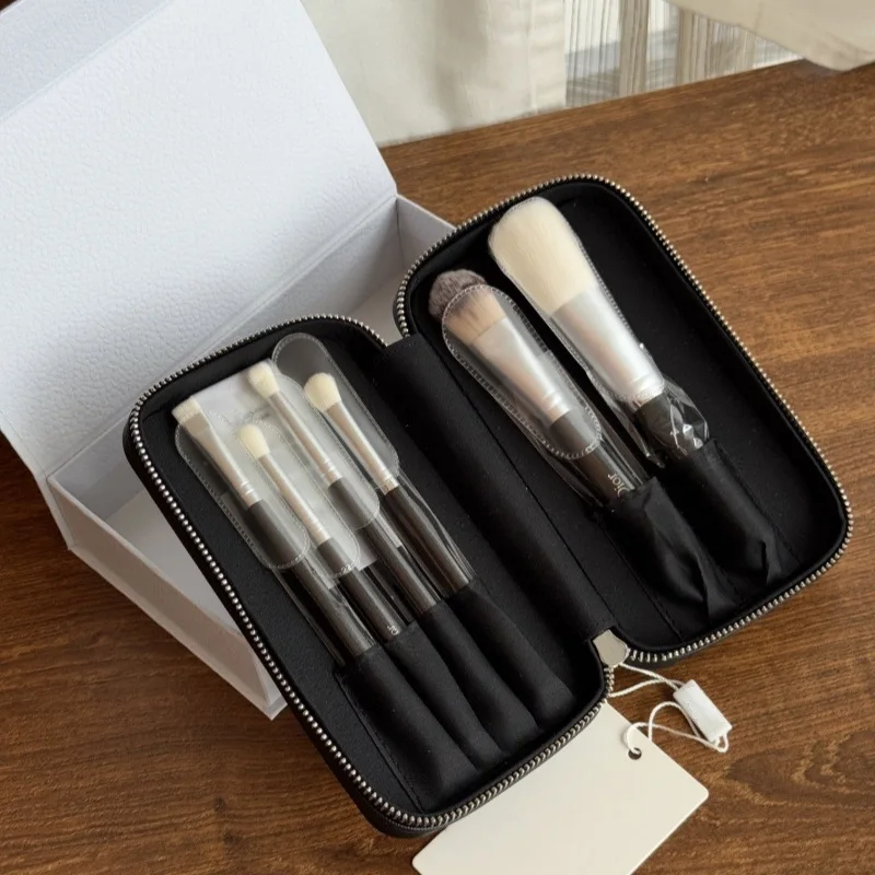 Luxury Brand Makeup Brushes Set CD Style Foundation Brush Blush Eyeliner Brush Eye Shadow Brush Christmas New Year Holiday Gifts
