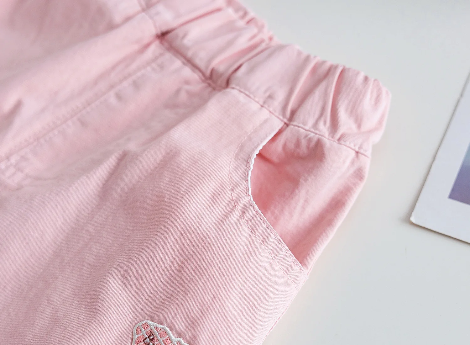 2026 Neue Frühlings-Kollektion: Koreanischer Stil Mädchenhose mit Stickerei, Gerades Bein, Lässige Alltagshose für Kleinkinder – Detail 11