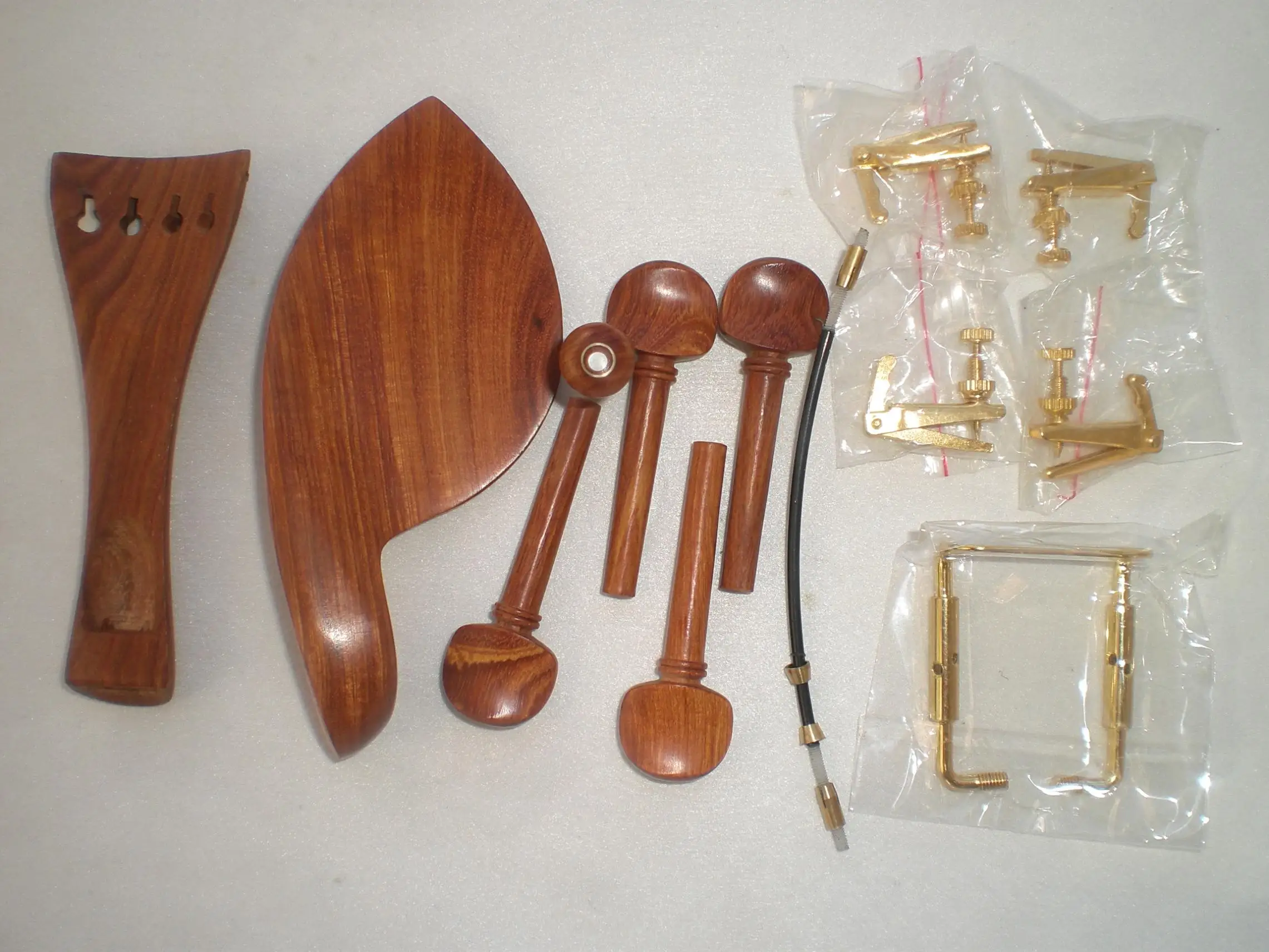 1 Set Rosewood Violin Fitting with Parision Eye 4/4 with 4 Fine Tuners 1PC Chin Rest Clamp 1 Gut