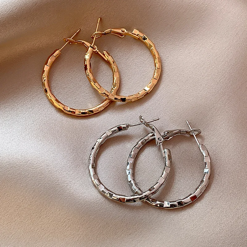 

Simple Metal Circle Hoop Earrings for Women Girls Korean Golden Silver Color Geometric Earrings Wedding Party Fashion Jewelry