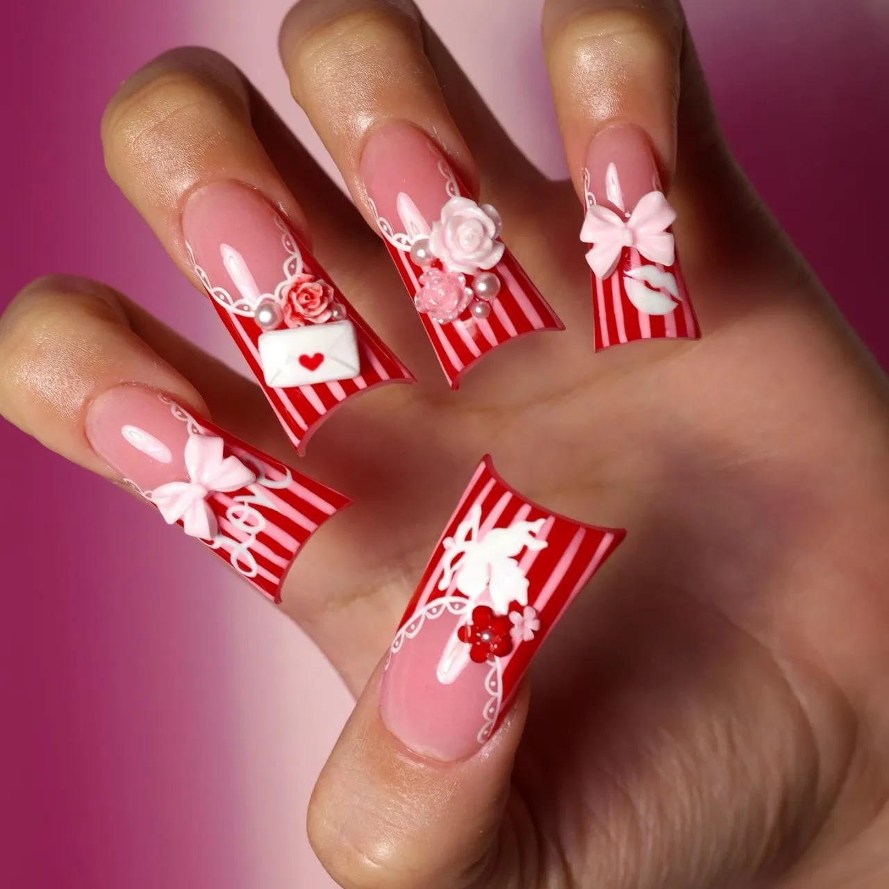 

24Pcs Mid-length Duckbill Fake Nails Pink Red Stripe French Press on False Nails 3D Flower Bow Envelope Detachable Manicure Tips
