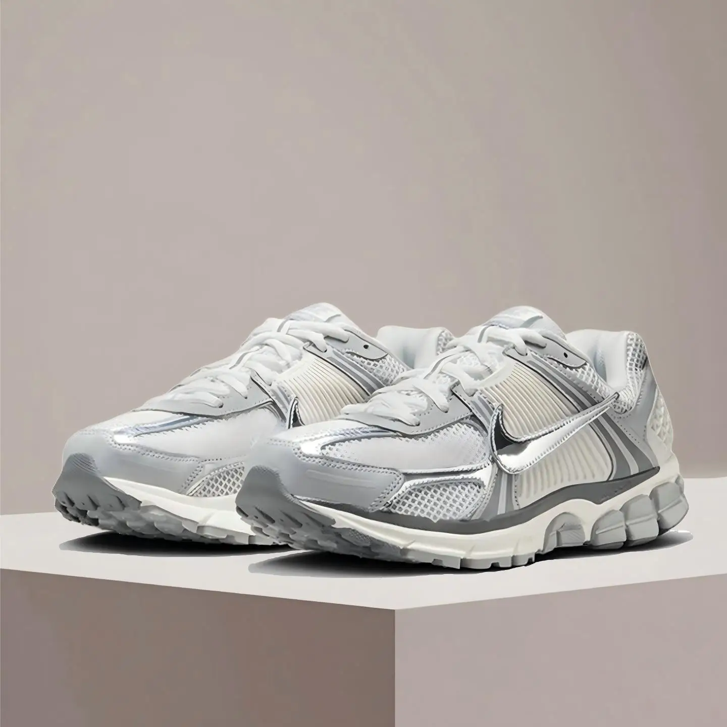 Nike Zoom Vomero 5 Yankees Running Shoes - Slip-Resistant & Durable Lightweight Cushioning Design, Unisex Style IM2219-121
