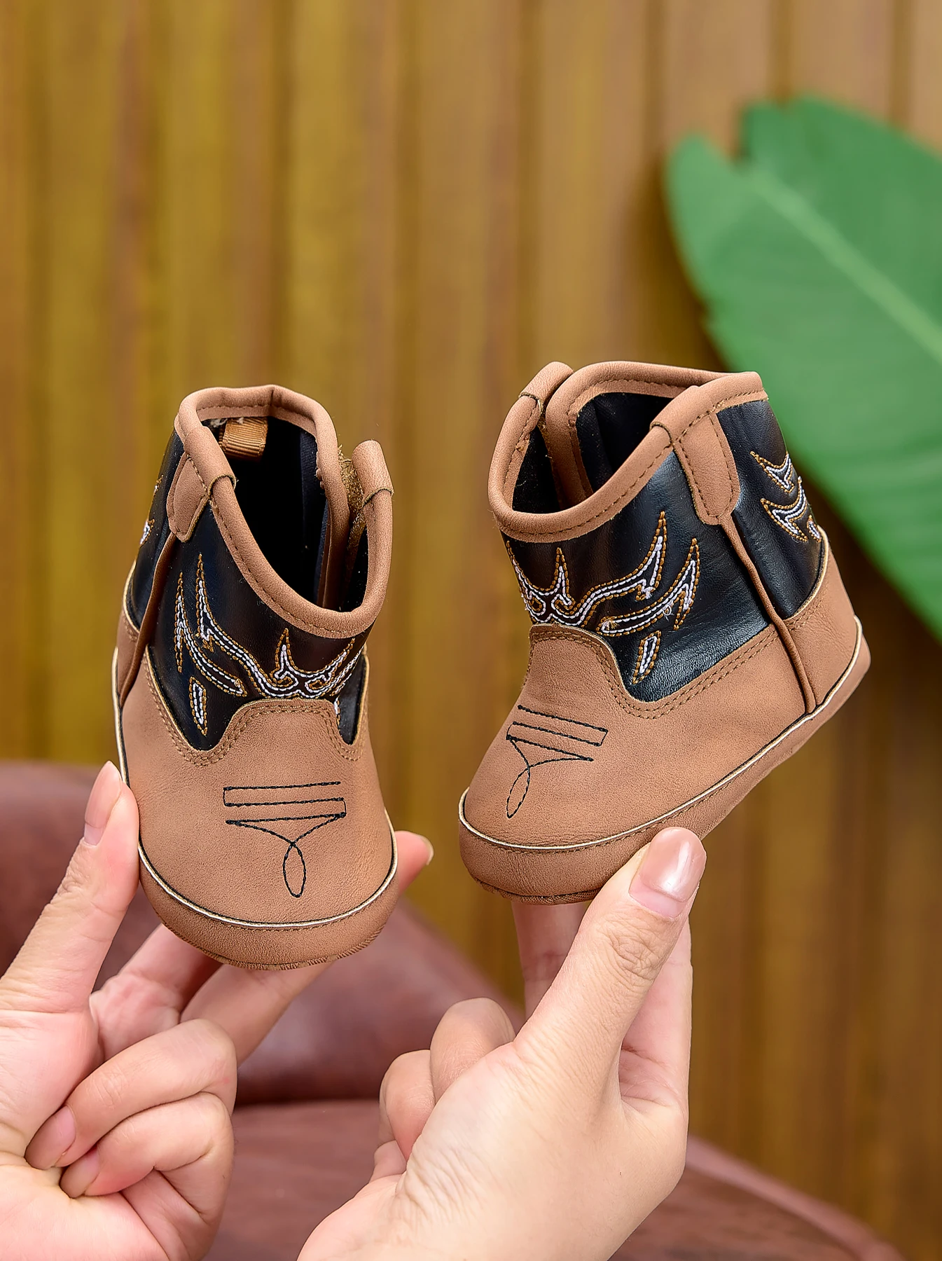 Vintage Farbblock-Stickerei Baby-Cowboystiefel 0-12 Monate Weichsohlige Anti-Kollisions-Laufschuhe für Neugeborene High-Top Kurze Stiefel – Detail 12