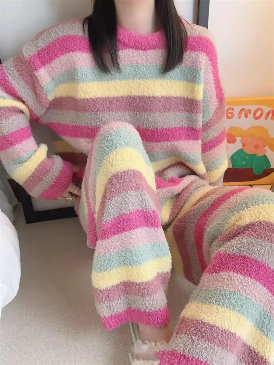 بيجامة شتوية جديدة للنساء: طقم بيجامة دافئ مبطن بنمط قوس قزح رائع على الطراز الكوري بسيط بنصف صوف للملابس المنزلية