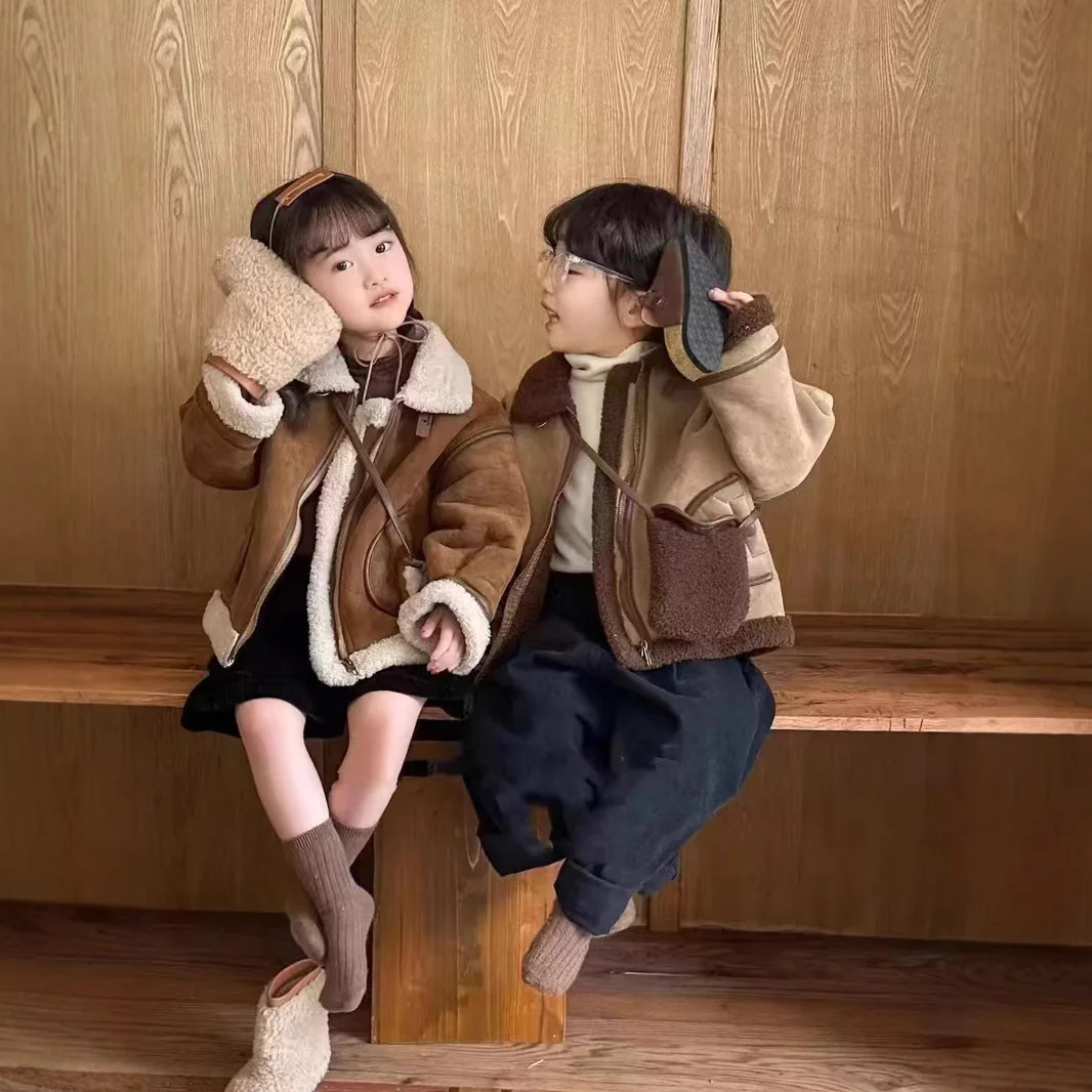 

Children's Thickened Coat Boys and Girls Fashion Jacket Medium Small Children's Top Free Bag 3-8 Years Old Children's Clothing