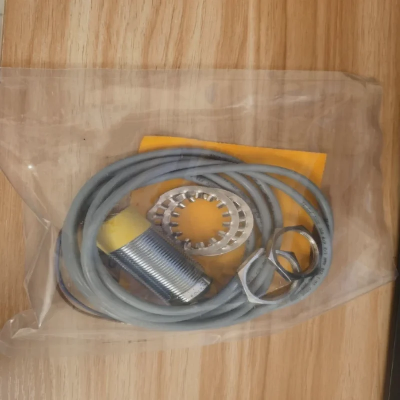 Brand new genuine proximity switch NI20-CP40-Y1X  NI20-M30-VN6X 7M  NI20-CP40-AP6X2  NI20-CP40-FZ3X2  NI20-M30-AD4X