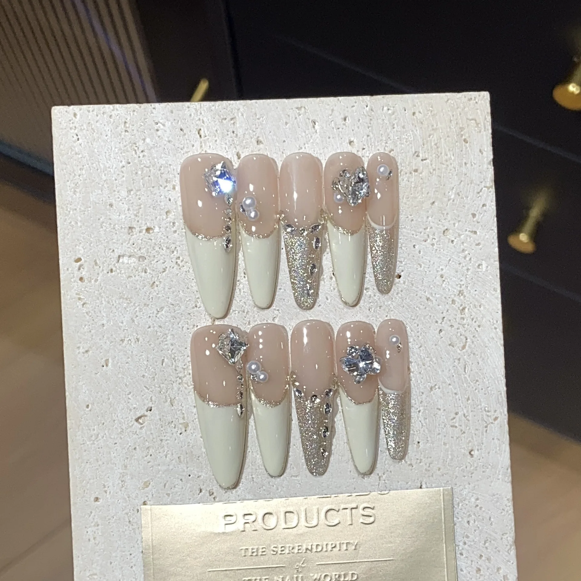 10 قطعة عين القط الفرنسية اللوز اليدوية الصحافة على الأظافر ثلاثية الأبعاد زهرة الأظافر وهمية طويلة الأظافر كاذبة أظافر صناعية نسهل