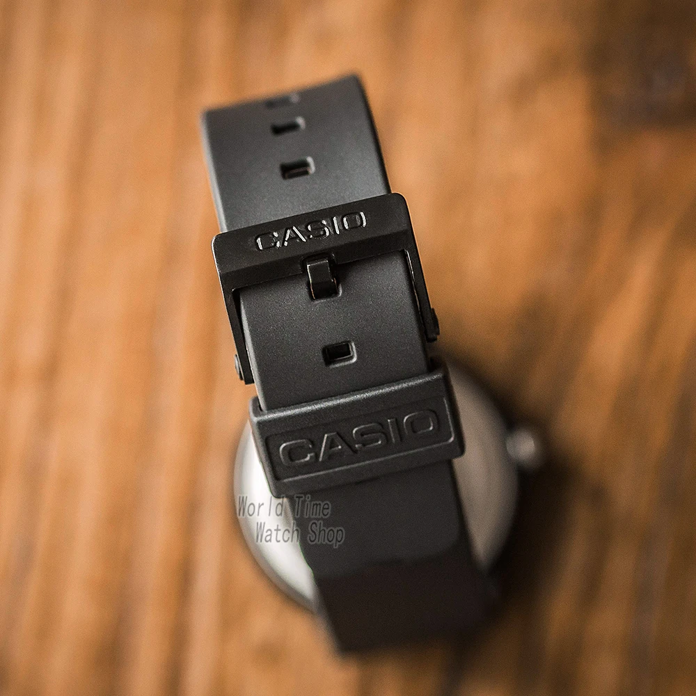ساعة كاسيو كلاسيكية أنيقة بتصميم بسيط شاشة ديجيتال حركة كوارتز مقاومة للماء للرجال والنساء MQ-24-7B/7B2